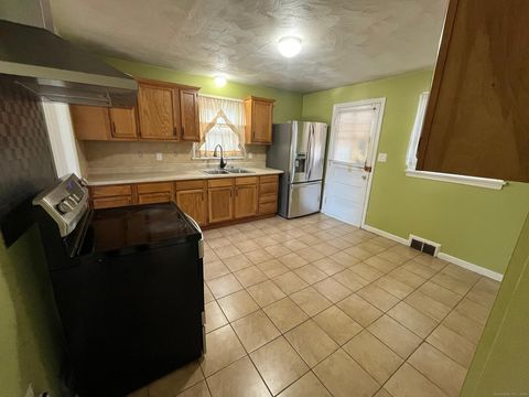 Tiny photo for 140 Edgewood Avenue, Waterbury, CT 06706 (MLS # 24143175)