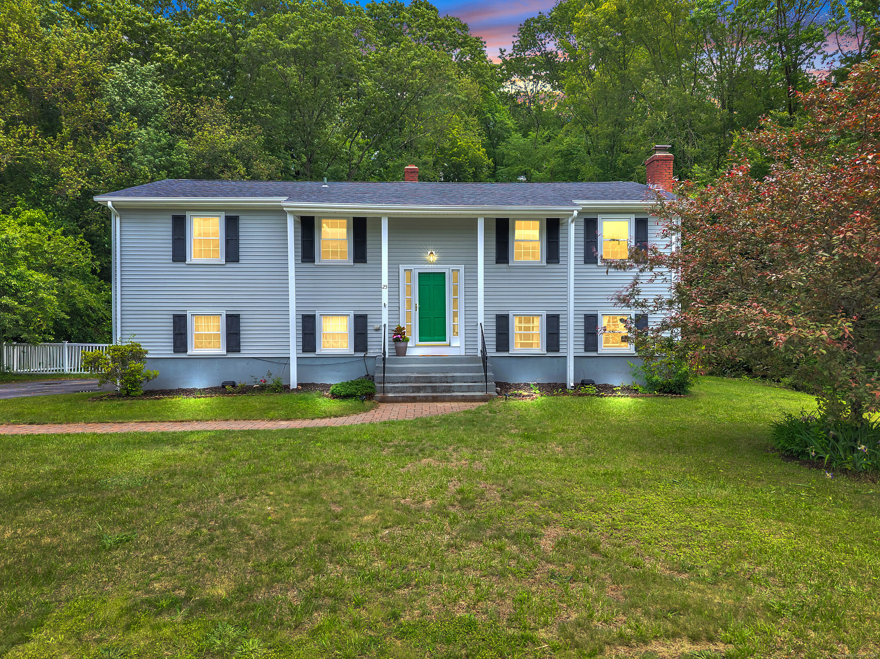 Meadow Drive, Ledyard, Connecticut - 3 Bedrooms  
2 Bathrooms  
7 Rooms - 