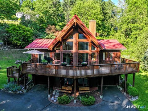 Homes For Sale - 6 Dogwood Park<br/> Fairfield County, Danbury, CT 06811
