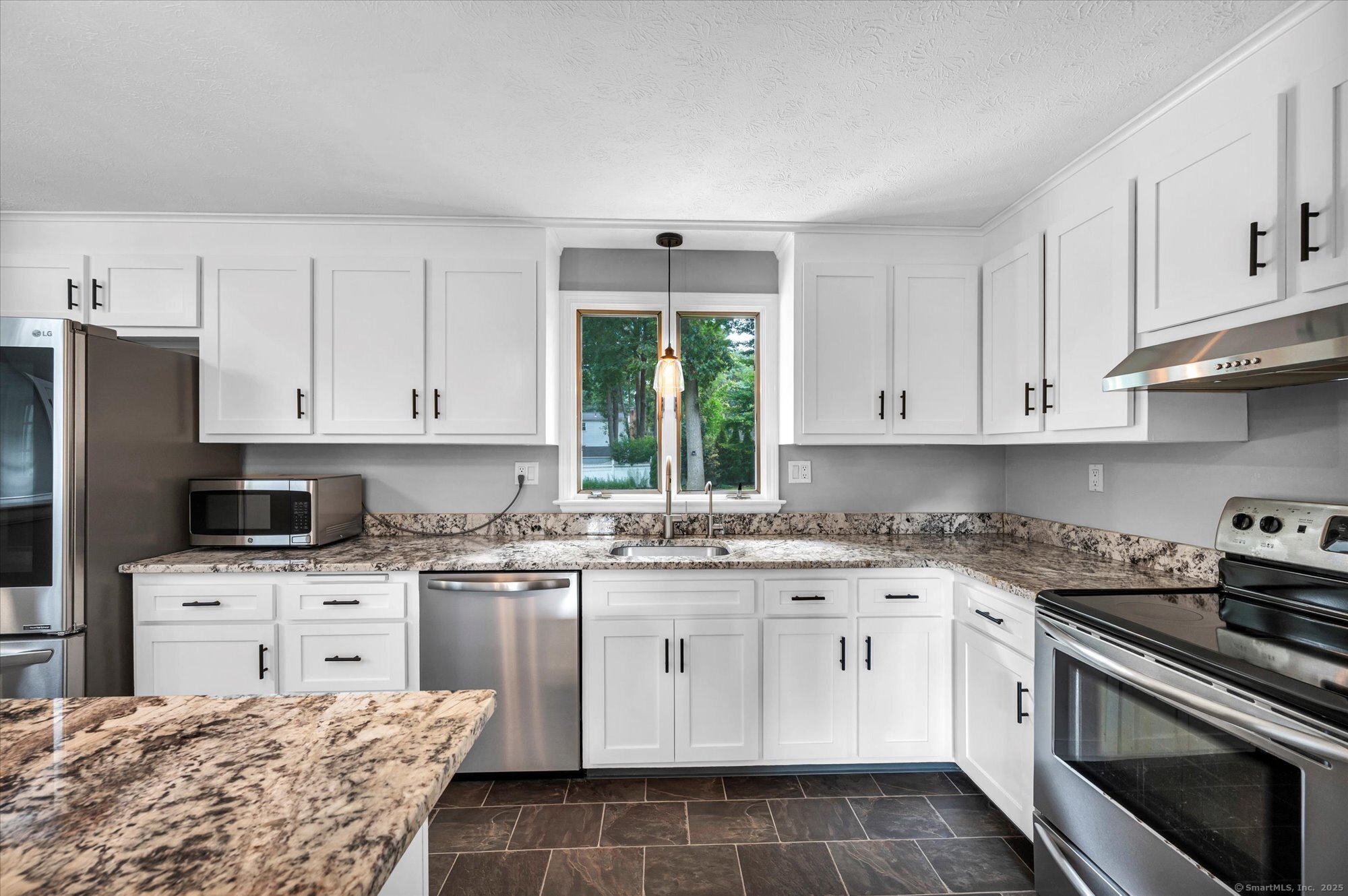 Manchester, Connecticut 06040, United States, 4 Bedrooms Bedrooms, ,2 BathroomsBathrooms,Residential,Active,170208