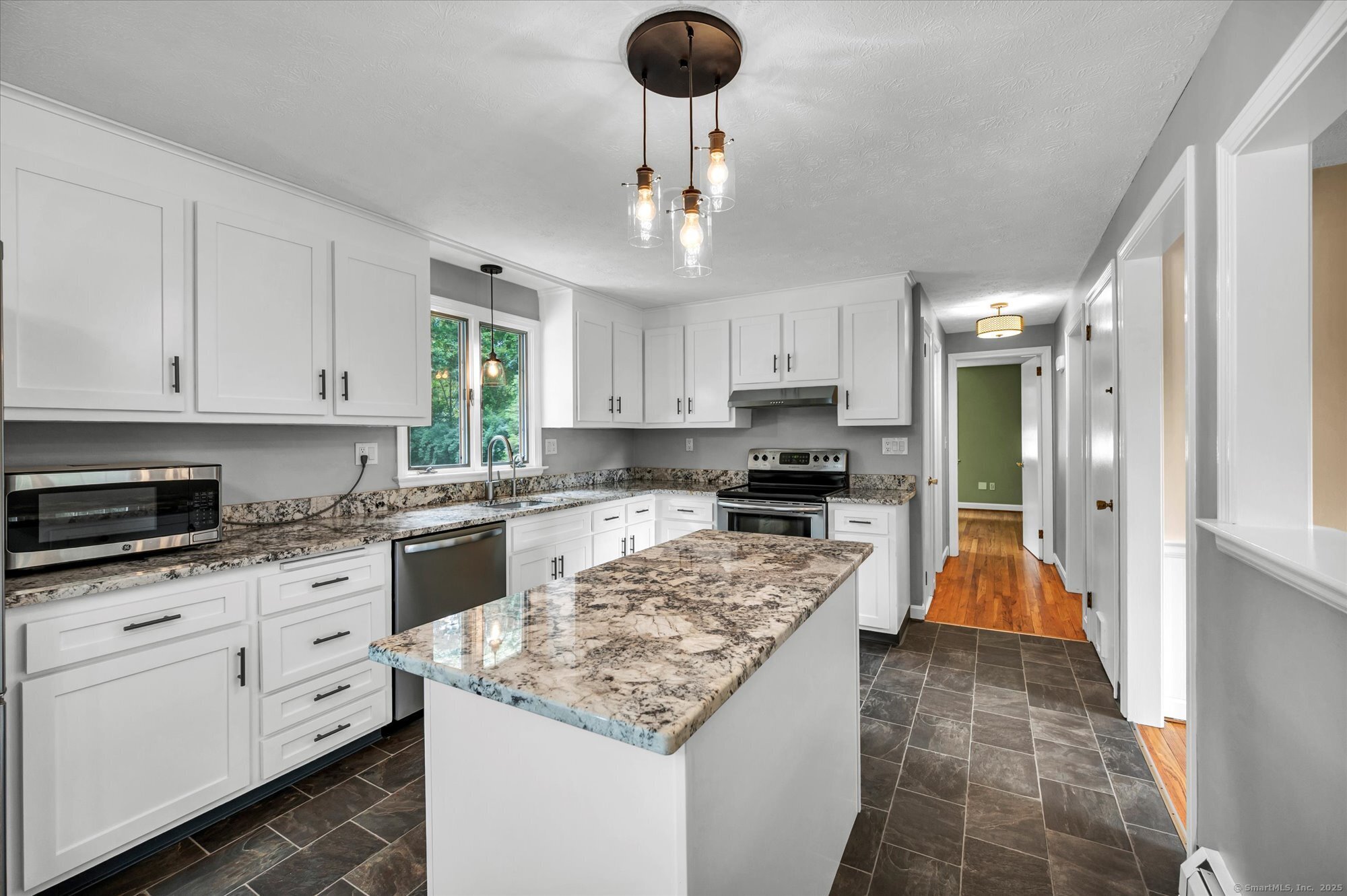 Manchester, Connecticut 06040, United States, 4 Bedrooms Bedrooms, ,2 BathroomsBathrooms,Residential,Active,170208