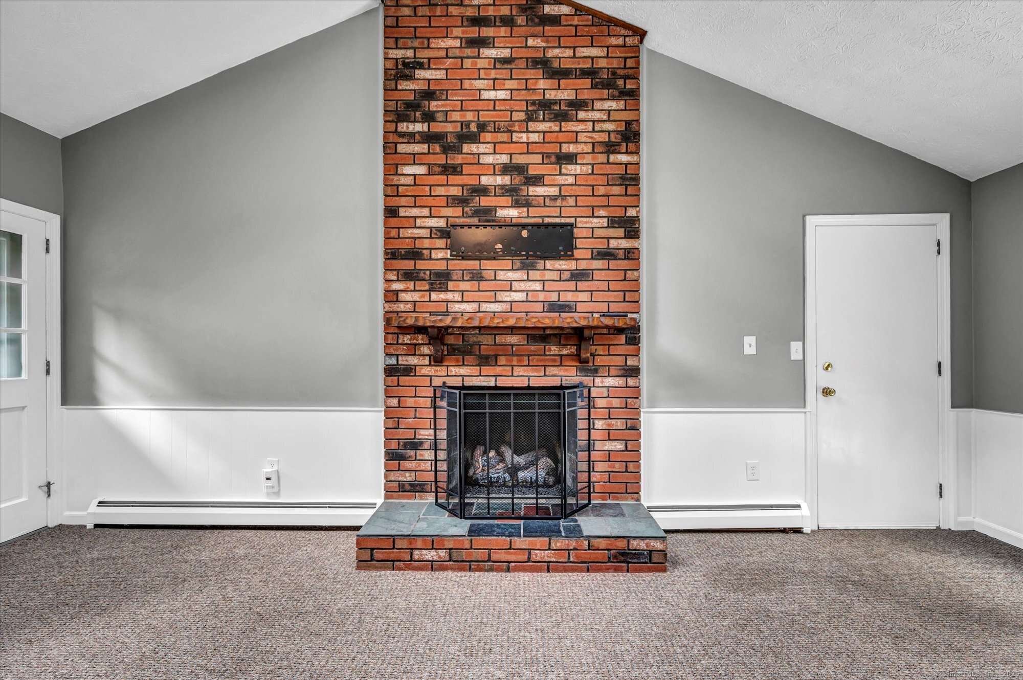 Manchester, Connecticut 06040, United States, 4 Bedrooms Bedrooms, ,2 BathroomsBathrooms,Residential,Active,170208