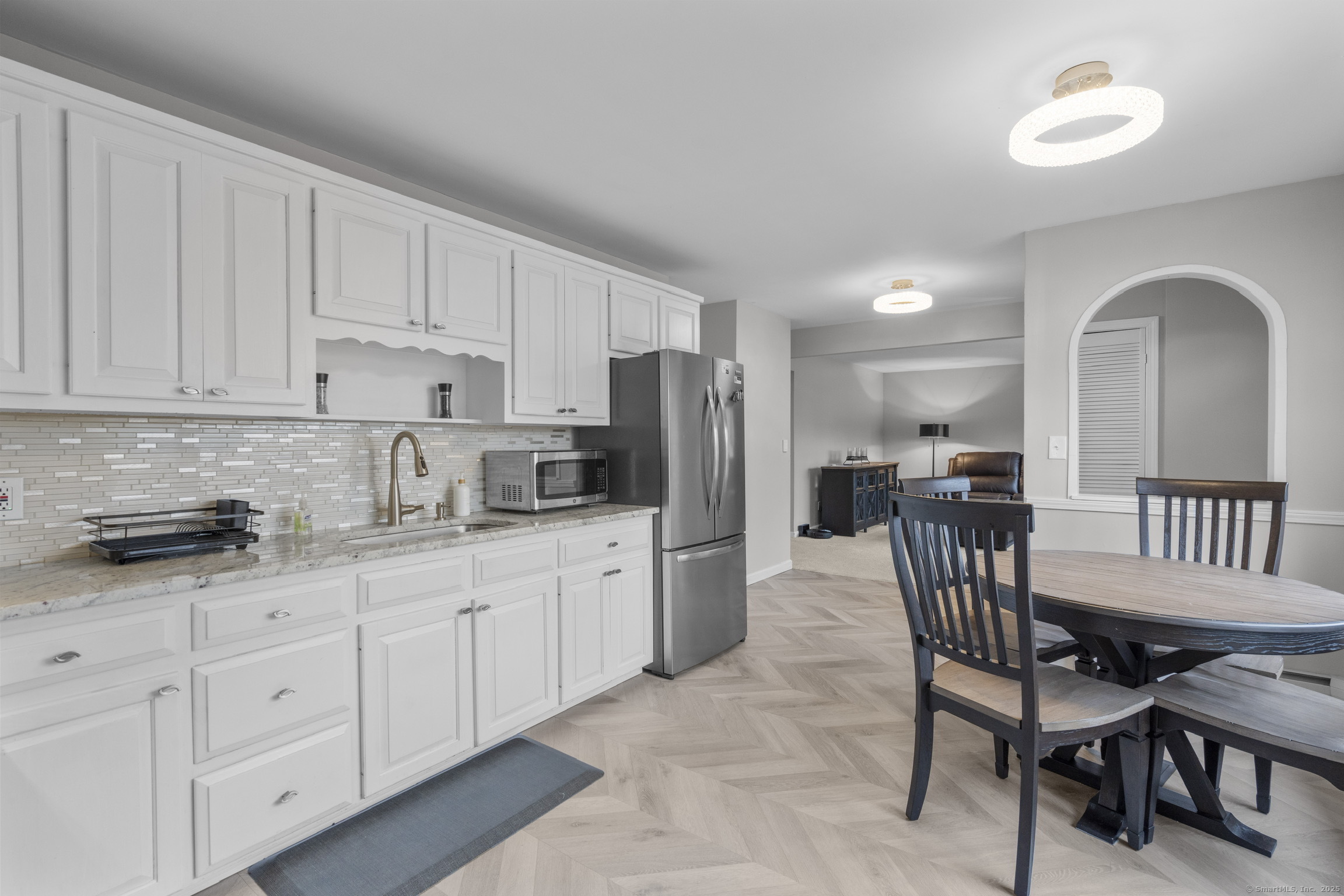 33 Manor Circle, East Hartford, Connecticut image 5