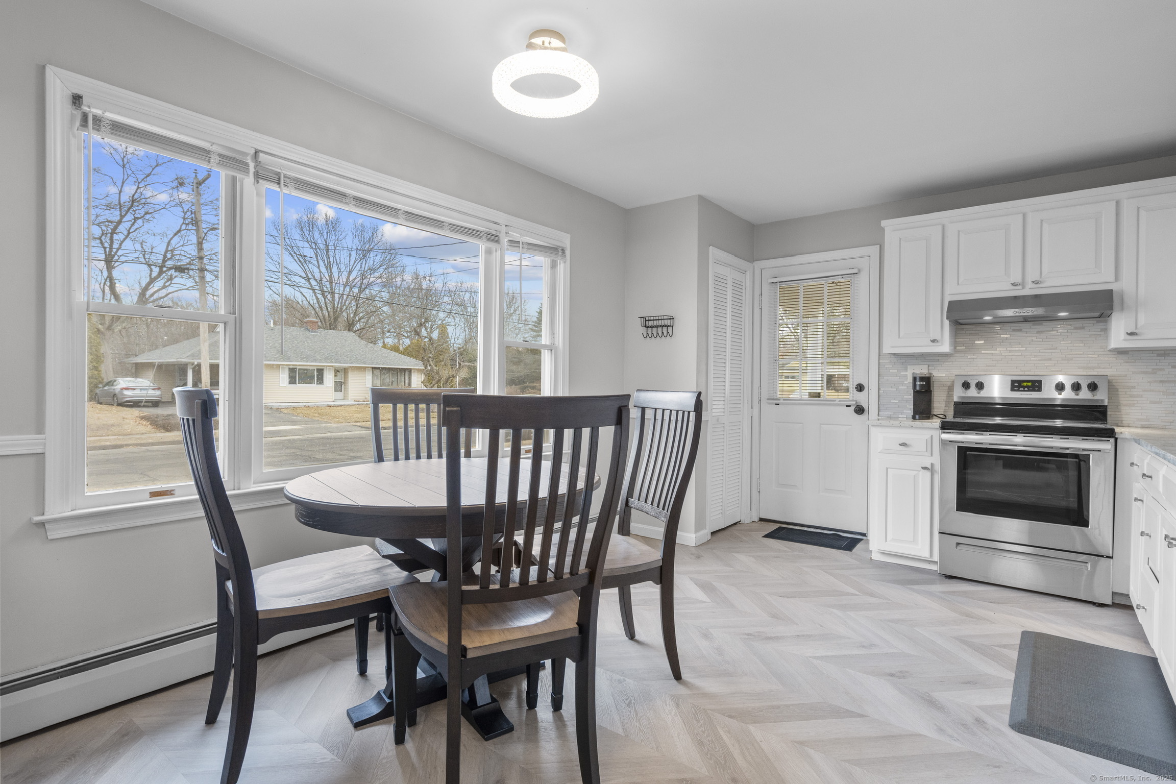 33 Manor Circle, East Hartford, Connecticut image 6