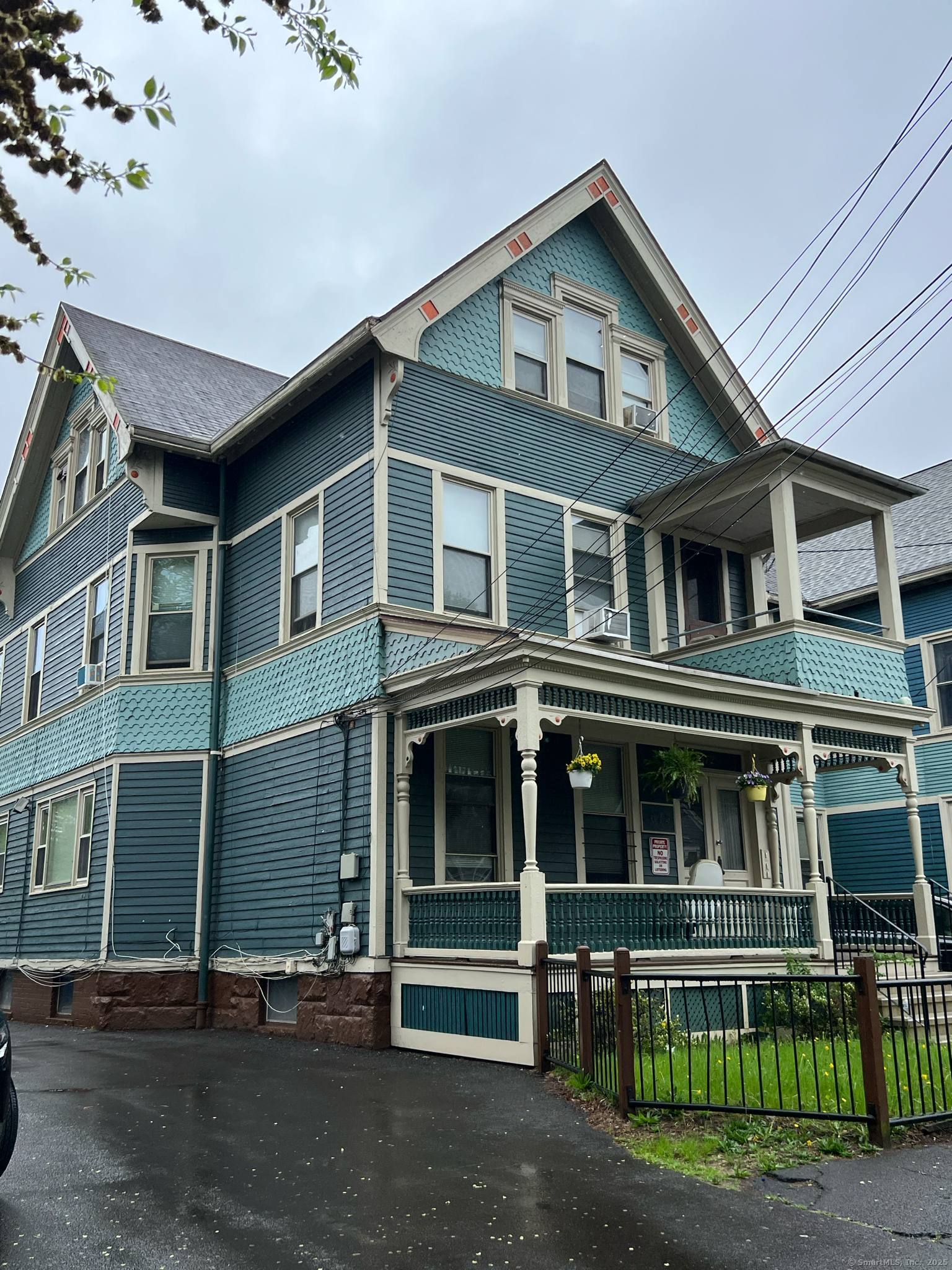 Elm Street 1, New Haven, Connecticut - 3 Bedrooms  
1 Bathrooms  
6 Rooms - 