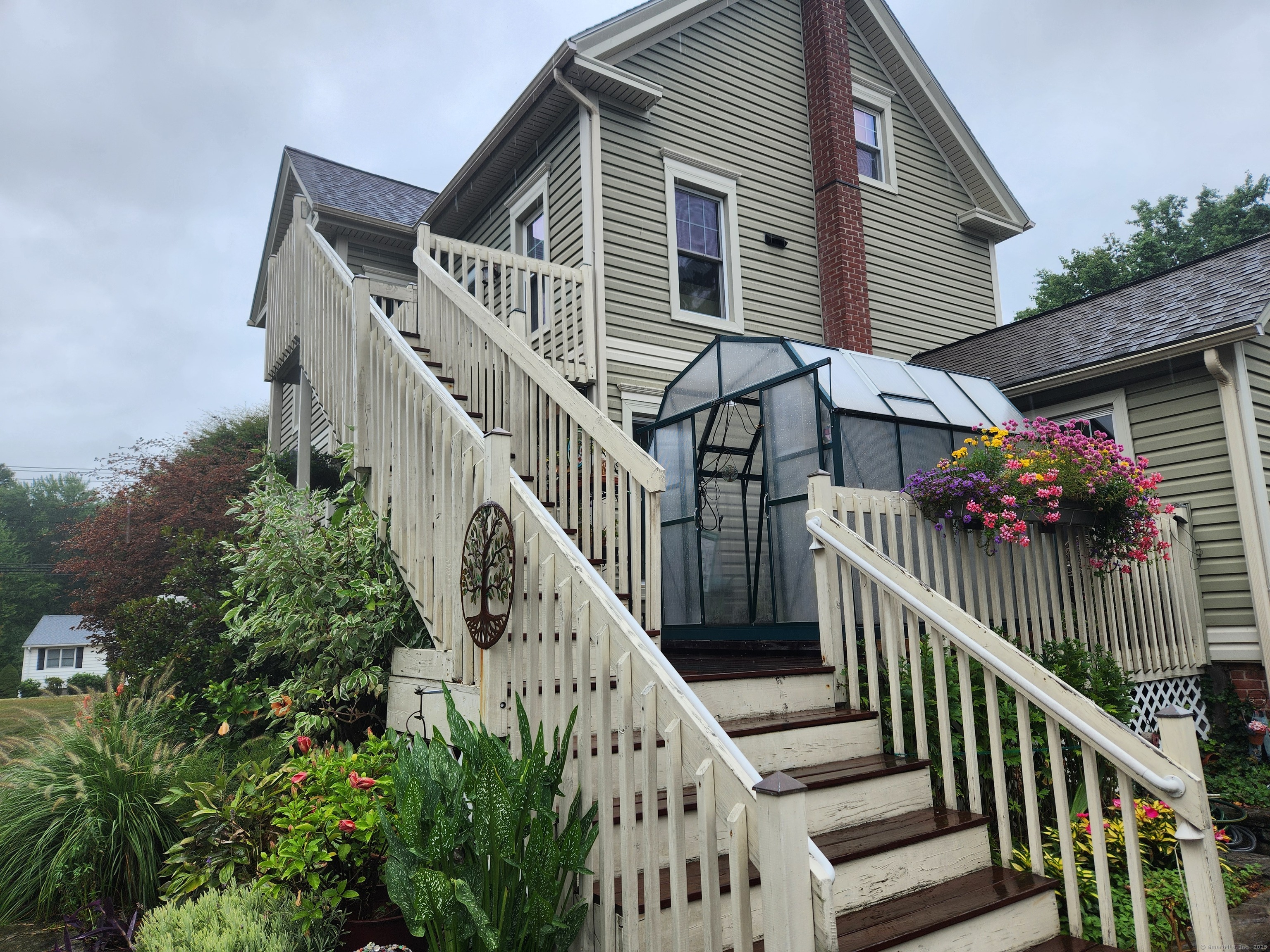 64 Willard Avenue