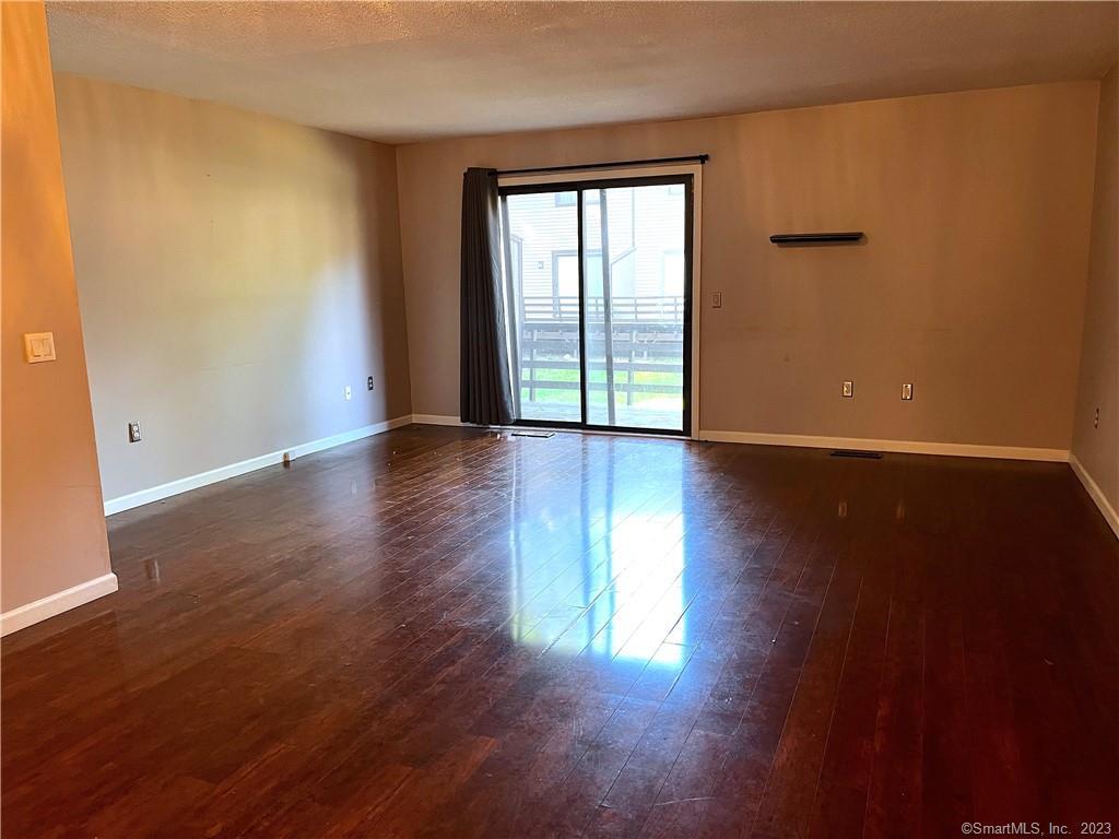 Photo 8 of 26 of 104 Wynwood Drive 104 townhome