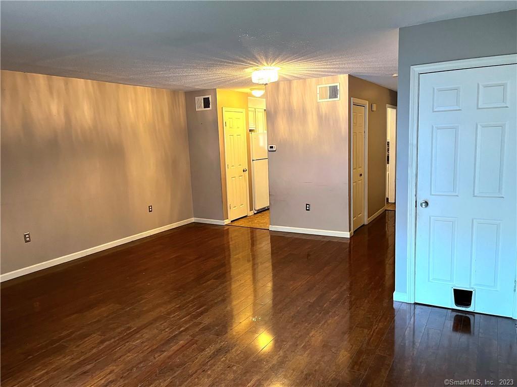 Photo 10 of 26 of 104 Wynwood Drive 104 townhome