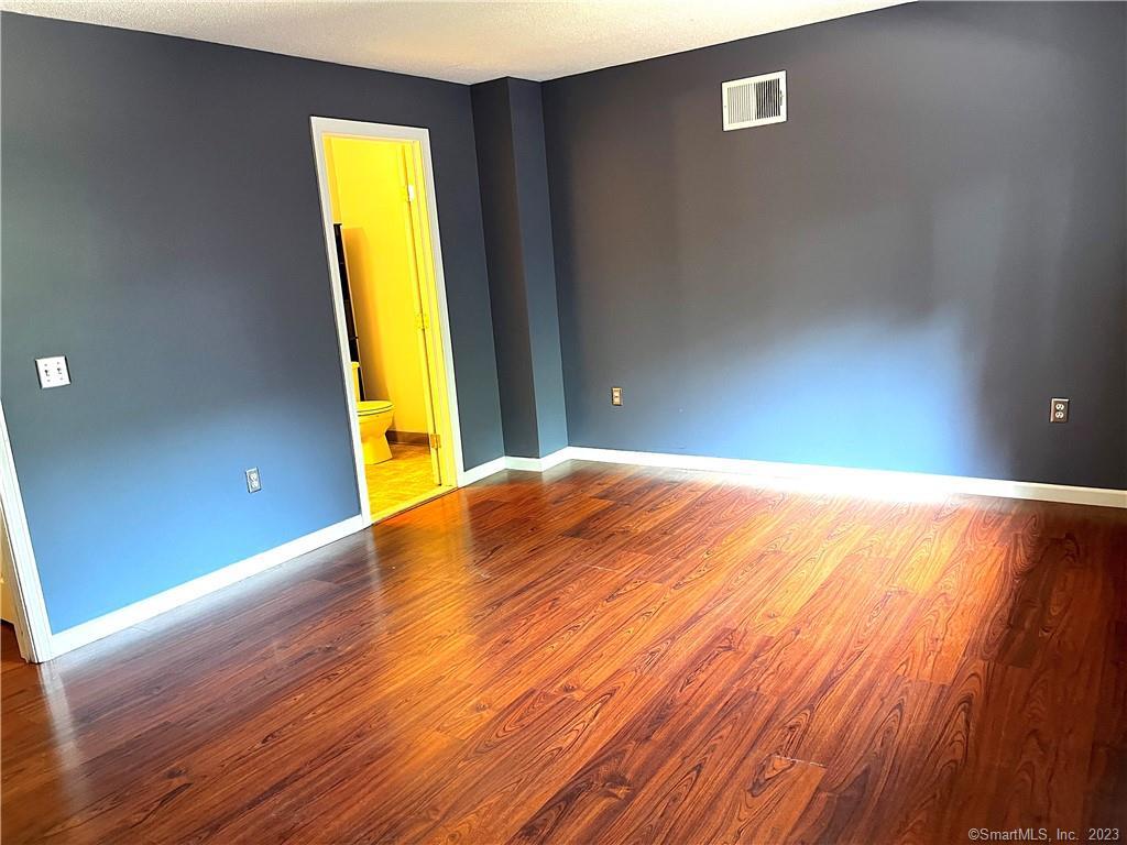 Photo 14 of 26 of 104 Wynwood Drive 104 townhome