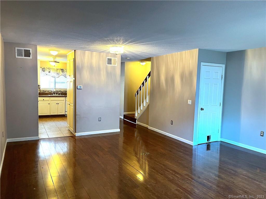 Photo 9 of 26 of 104 Wynwood Drive 104 townhome
