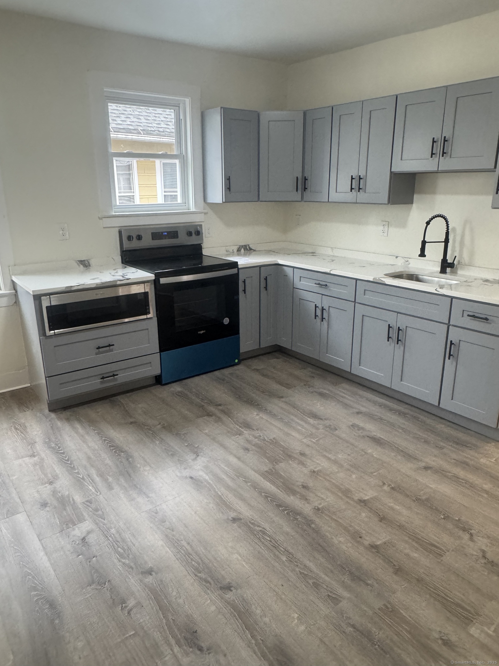 Norfolk Street 2, Hartford, Connecticut - 3 Bedrooms  
1 Bathrooms  
6 Rooms - 
