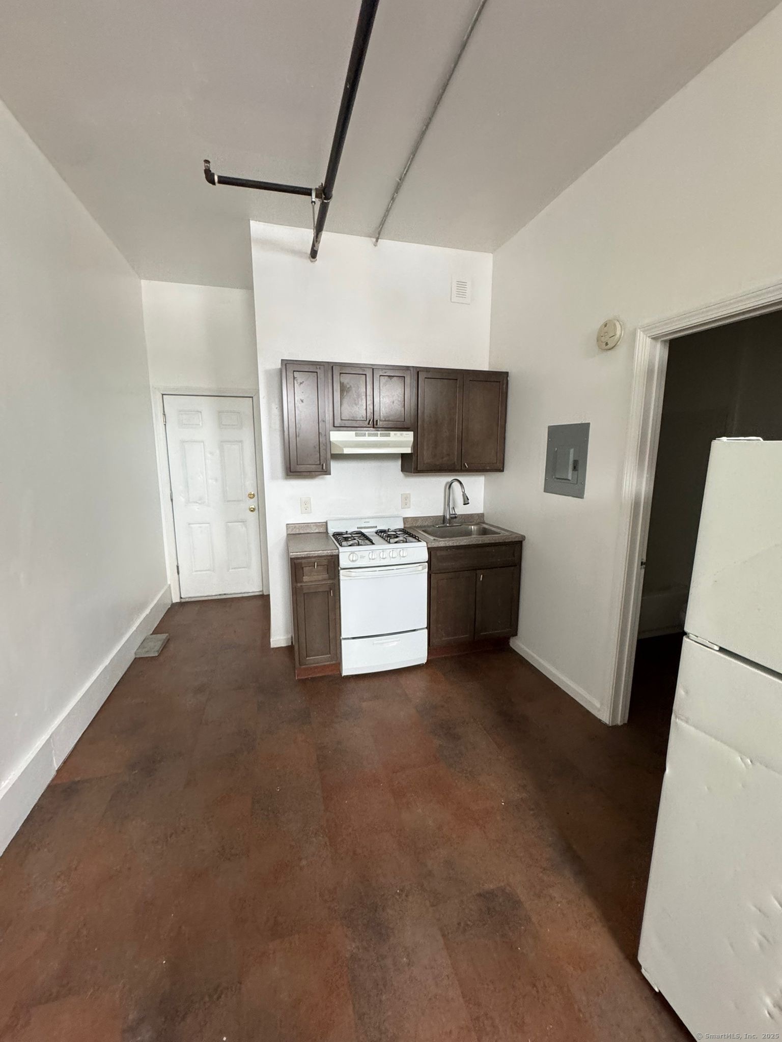 Rental Property at Main Street, Bridgeport, Connecticut - Bedrooms: 1 
Bathrooms: 1 
Rooms: 2  - $1,350 MO.