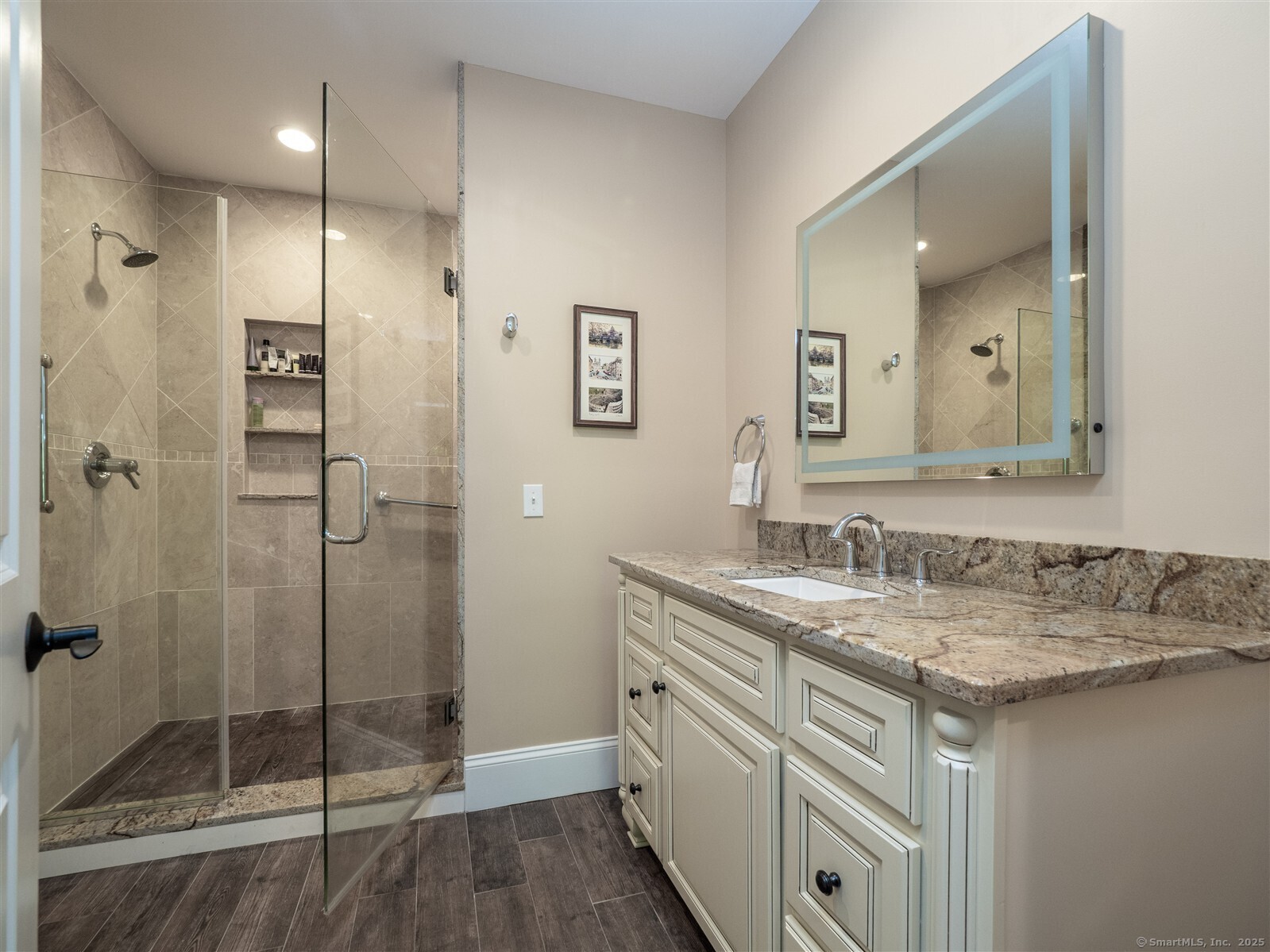 Wilton, Connecticut 06897, United States, 4 Bedrooms Bedrooms, ,5 BathroomsBathrooms,Residential,Active,208645