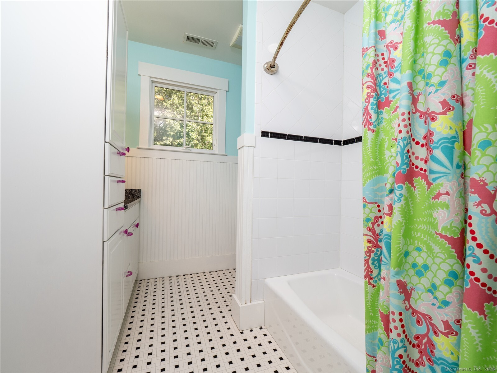 Wilton, Connecticut 06897, United States, 4 Bedrooms Bedrooms, ,5 BathroomsBathrooms,Residential,Active,208645