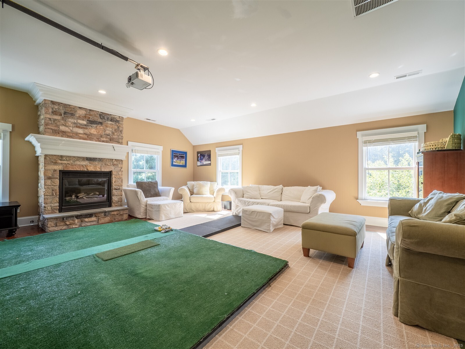 Wilton, Connecticut 06897, United States, 4 Bedrooms Bedrooms, ,5 BathroomsBathrooms,Residential,Active,208645