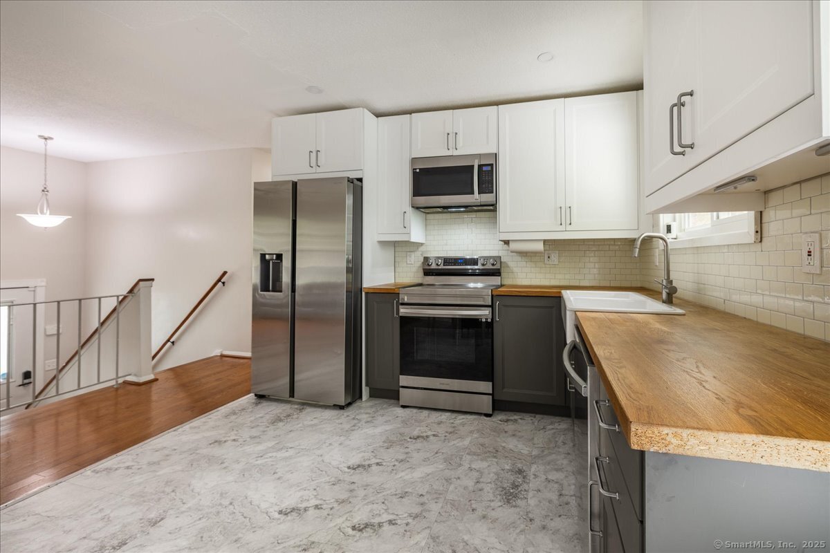 10 Carriage Drive, Naugatuck, Connecticut image 3