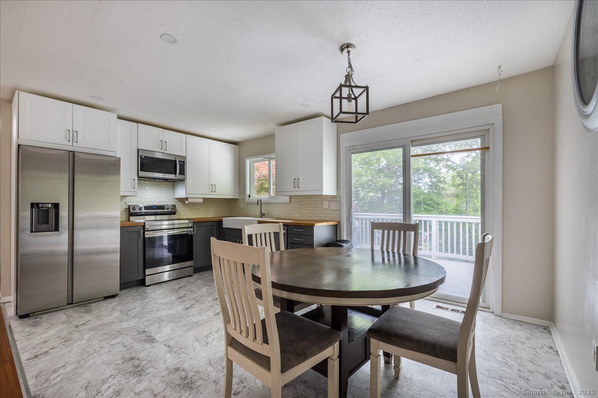 10 Carriage Drive, Naugatuck, Connecticut image 4