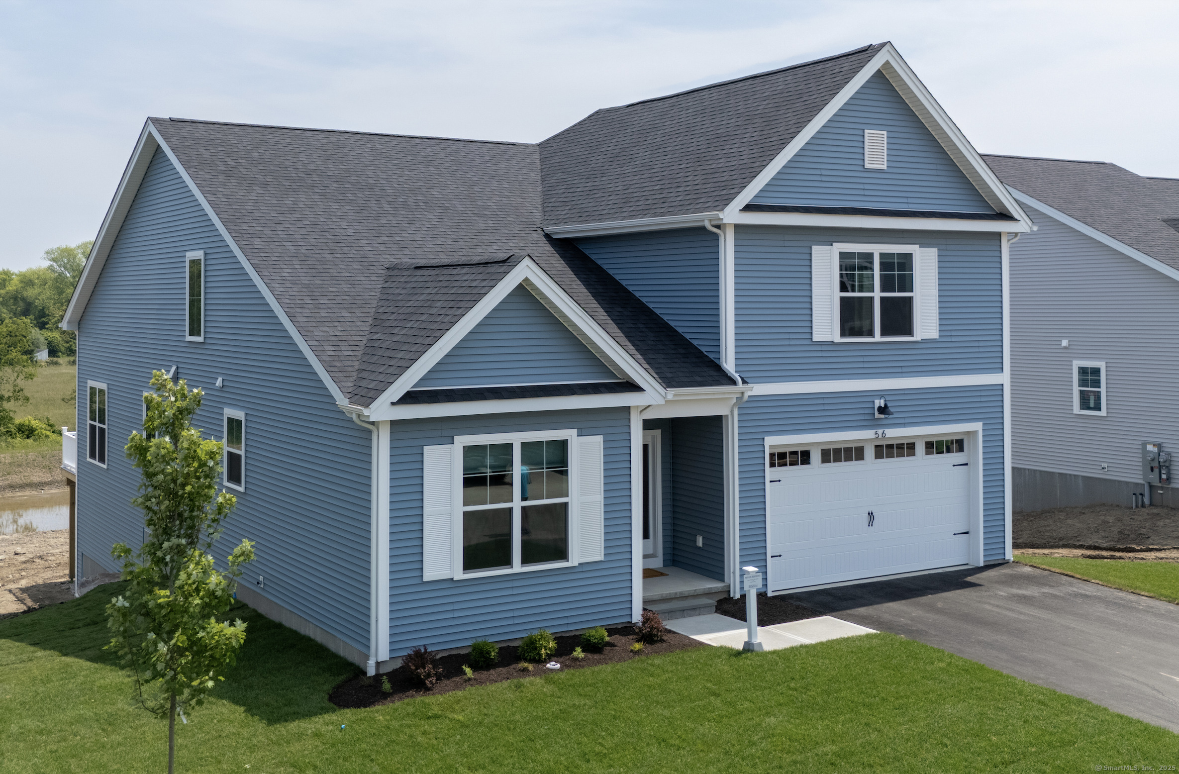 Summertime Circle, Stonington, Connecticut - 3 Bedrooms  
3 Bathrooms  
6 Rooms - 