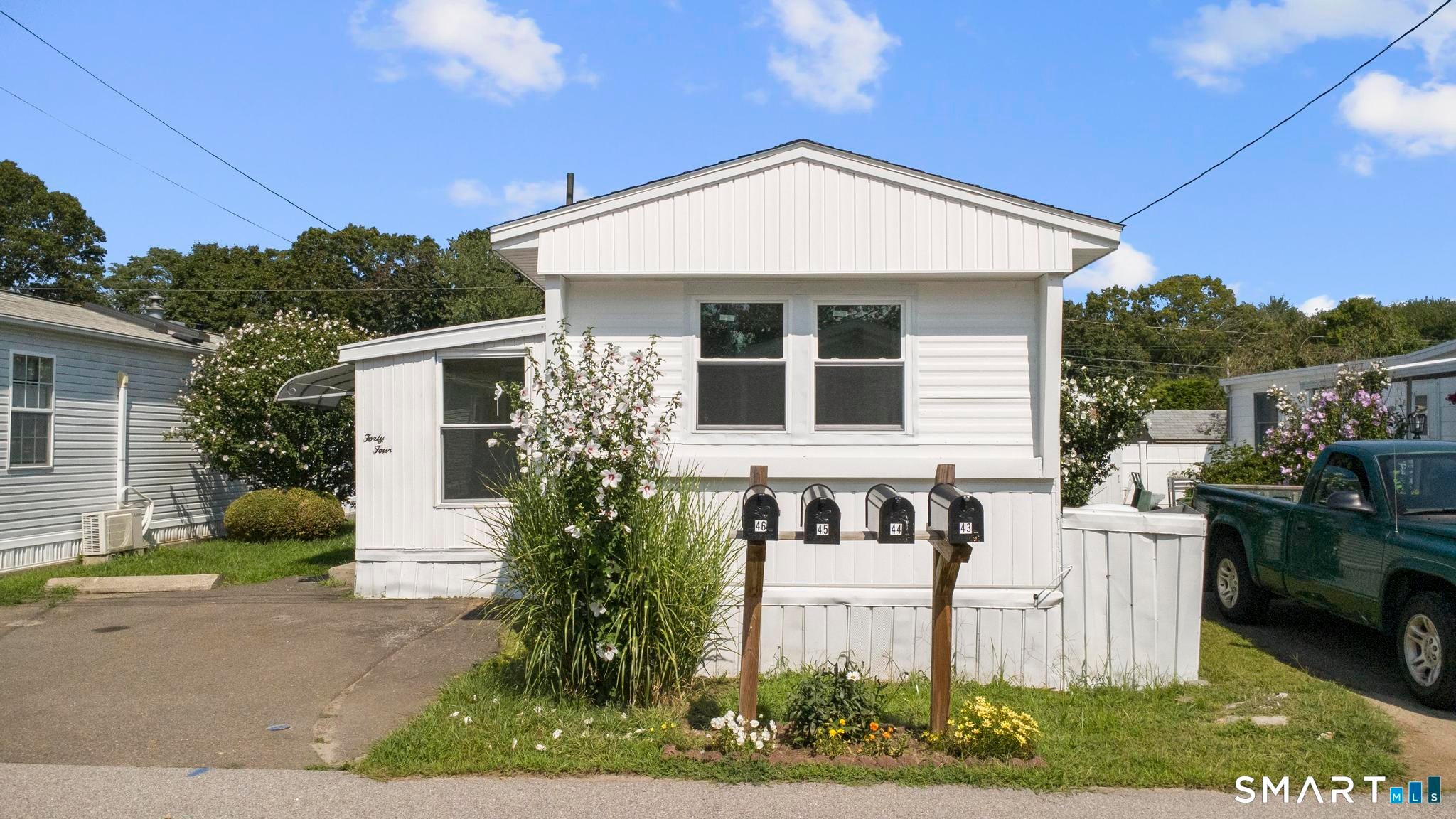 44 Linden Avenue North