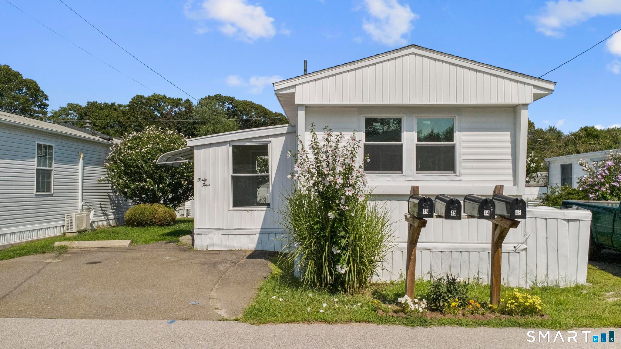 44 Linden Avenue North