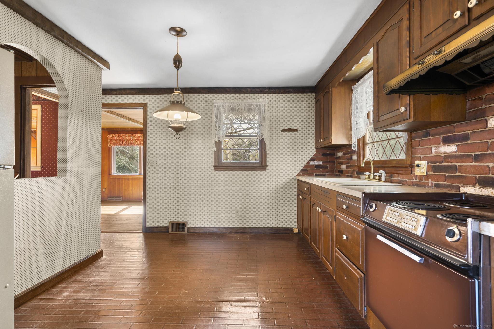 16 Barker Place, Branford, Connecticut image 9