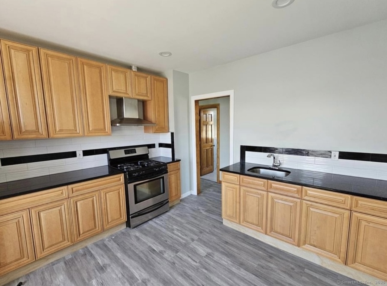Rental Property at Central Avenue 3, Bridgeport, Connecticut - Bedrooms: 2 
Bathrooms: 1 
Rooms: 3  - $1,850 MO.