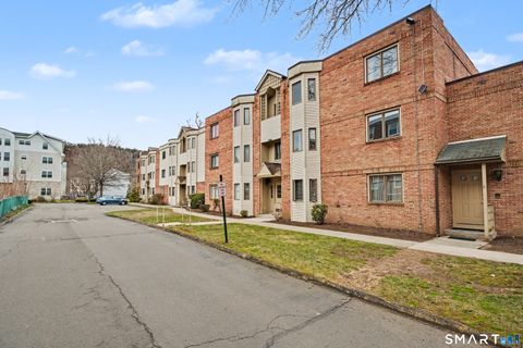 Tiny photo for 149 Fountain Street #8, New Haven, CT 06515 (MLS # 24163373)