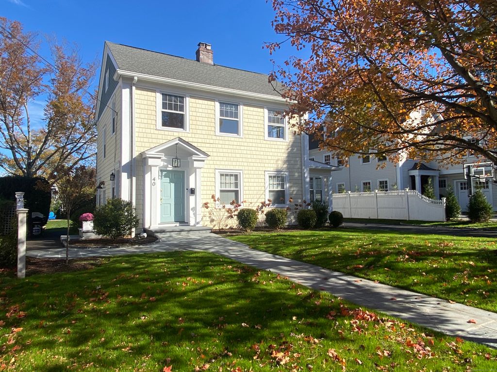 Photo of 40 East Maple Street, New Canaan, CT 06840 (MLS # 24120999)