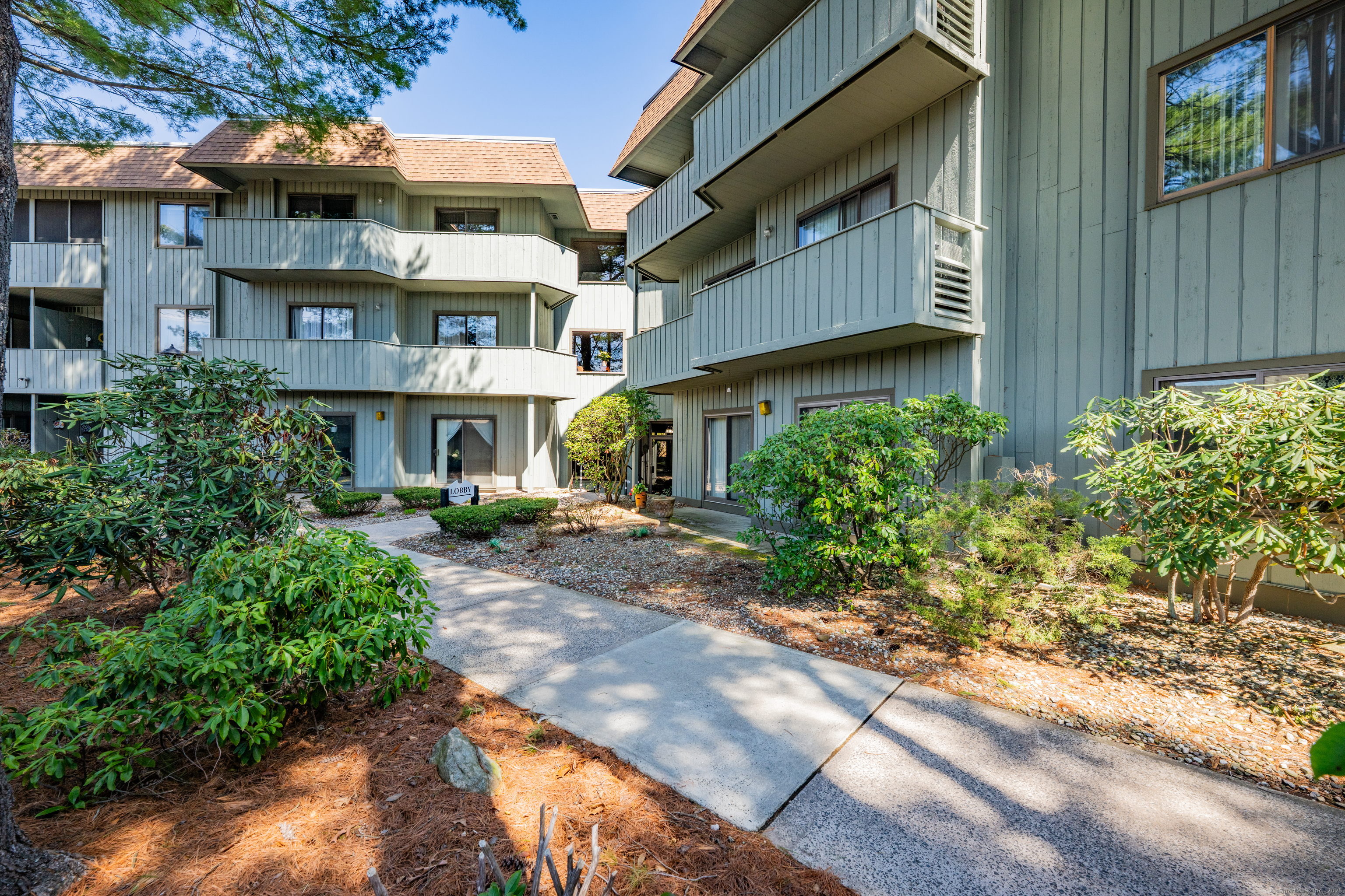 4 Hickory Hill Road, Southington, Connecticut image 28