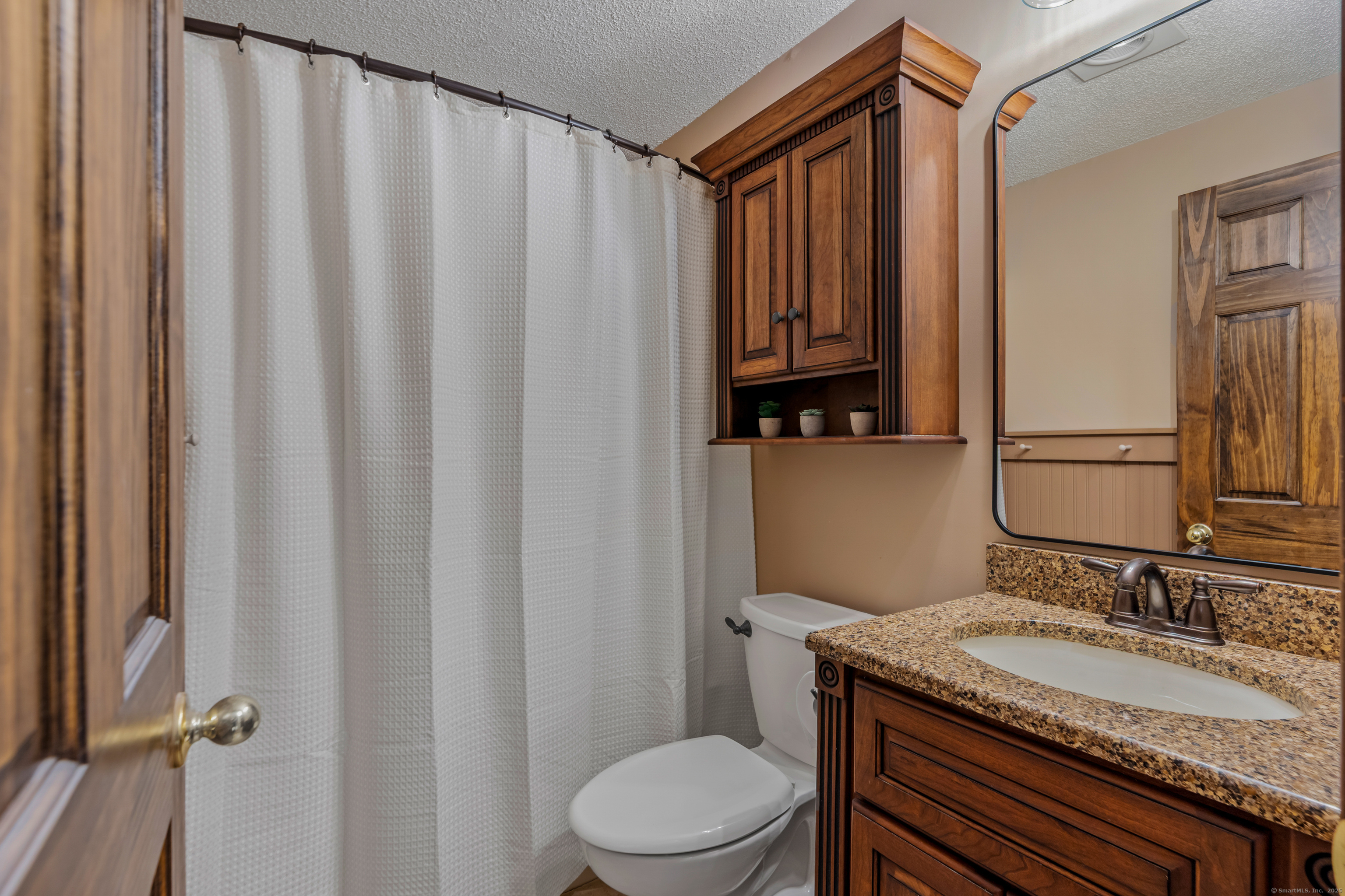 Tolland, Connecticut 06084, United States, 3 Bedrooms Bedrooms, ,3 BathroomsBathrooms,Residential,Pending,141704