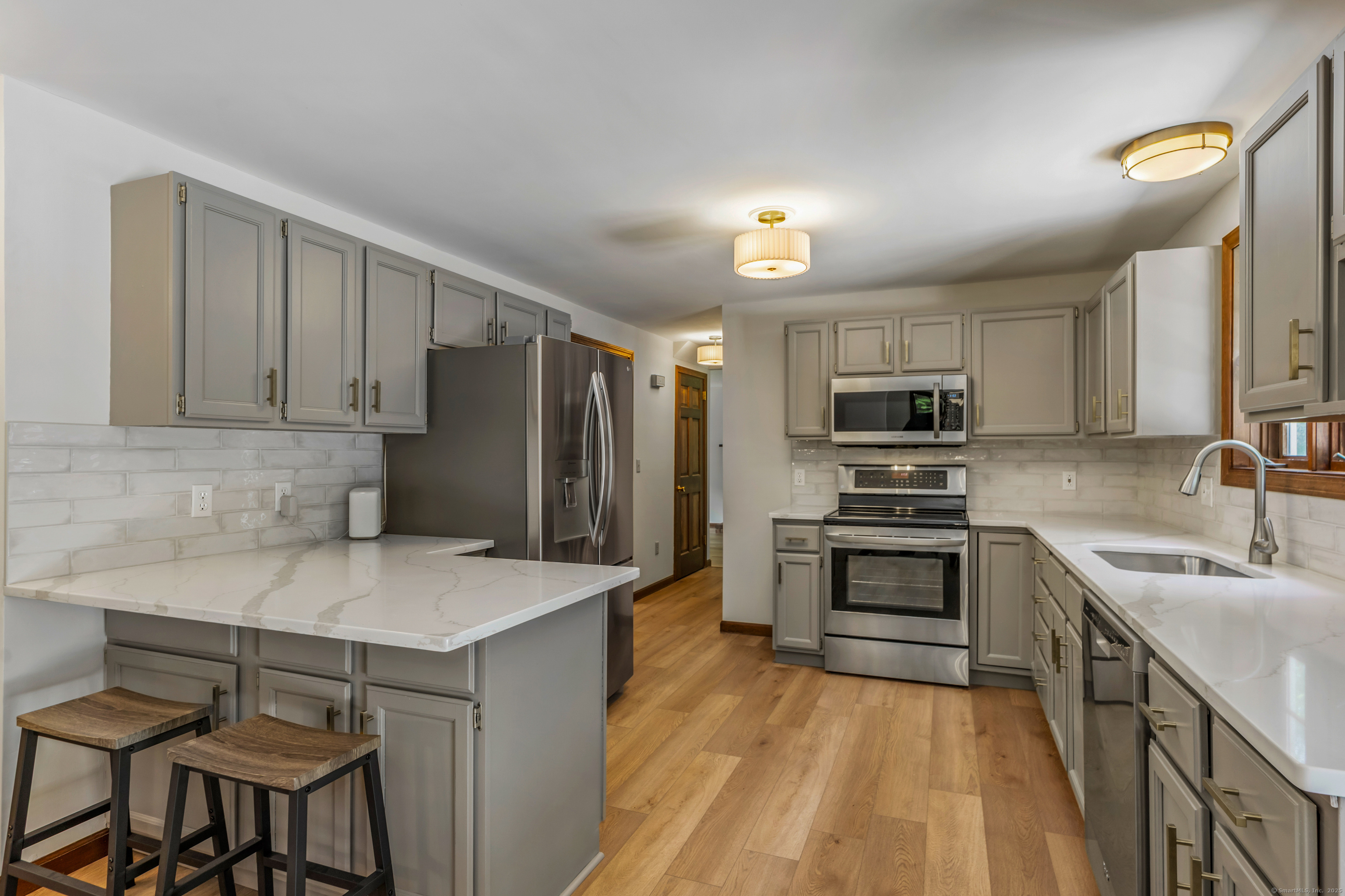 Tolland, Connecticut 06084, United States, 3 Bedrooms Bedrooms, ,3 BathroomsBathrooms,Residential,Pending,141704