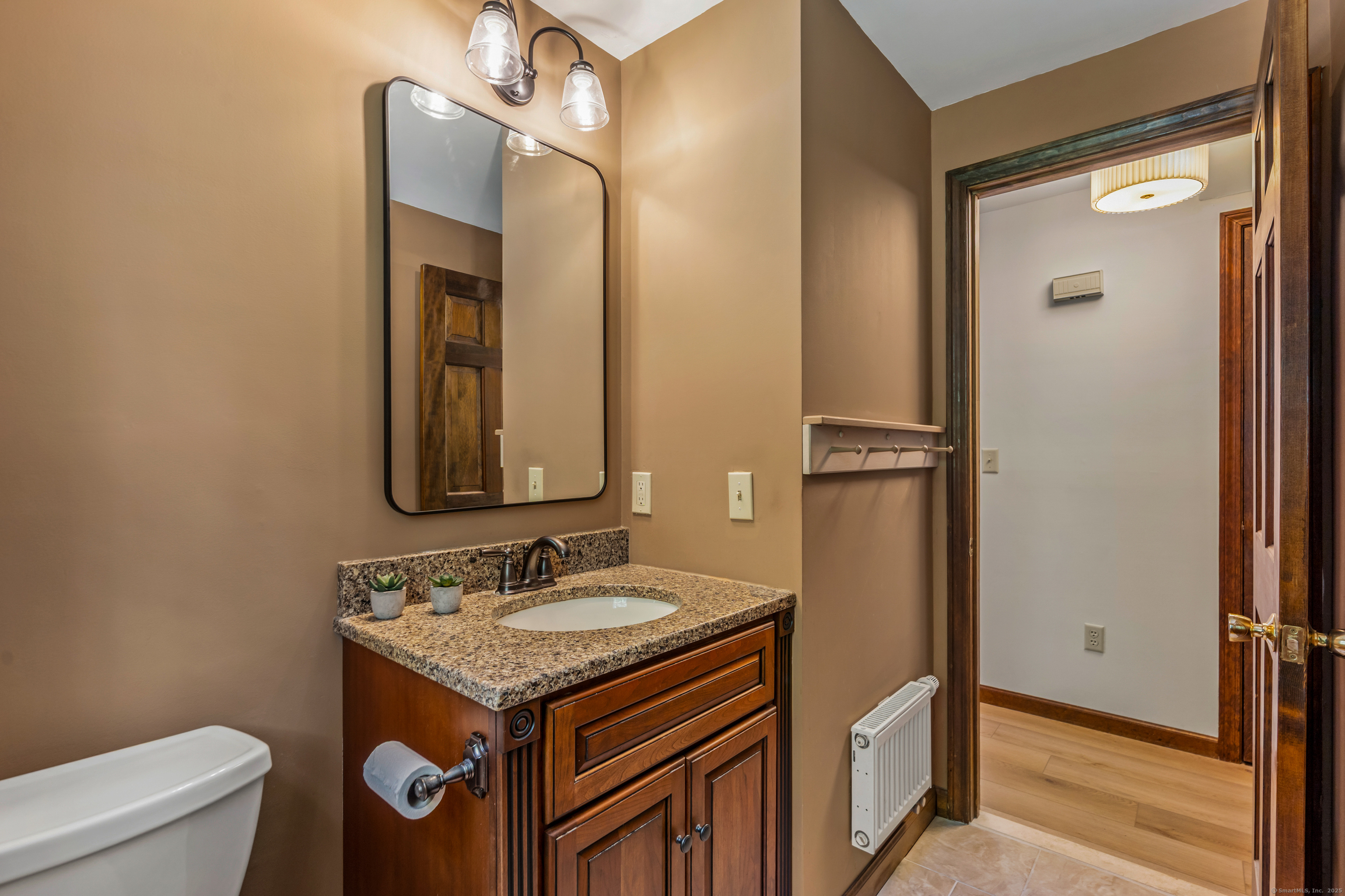 Tolland, Connecticut 06084, United States, 3 Bedrooms Bedrooms, ,3 BathroomsBathrooms,Residential,Pending,141704