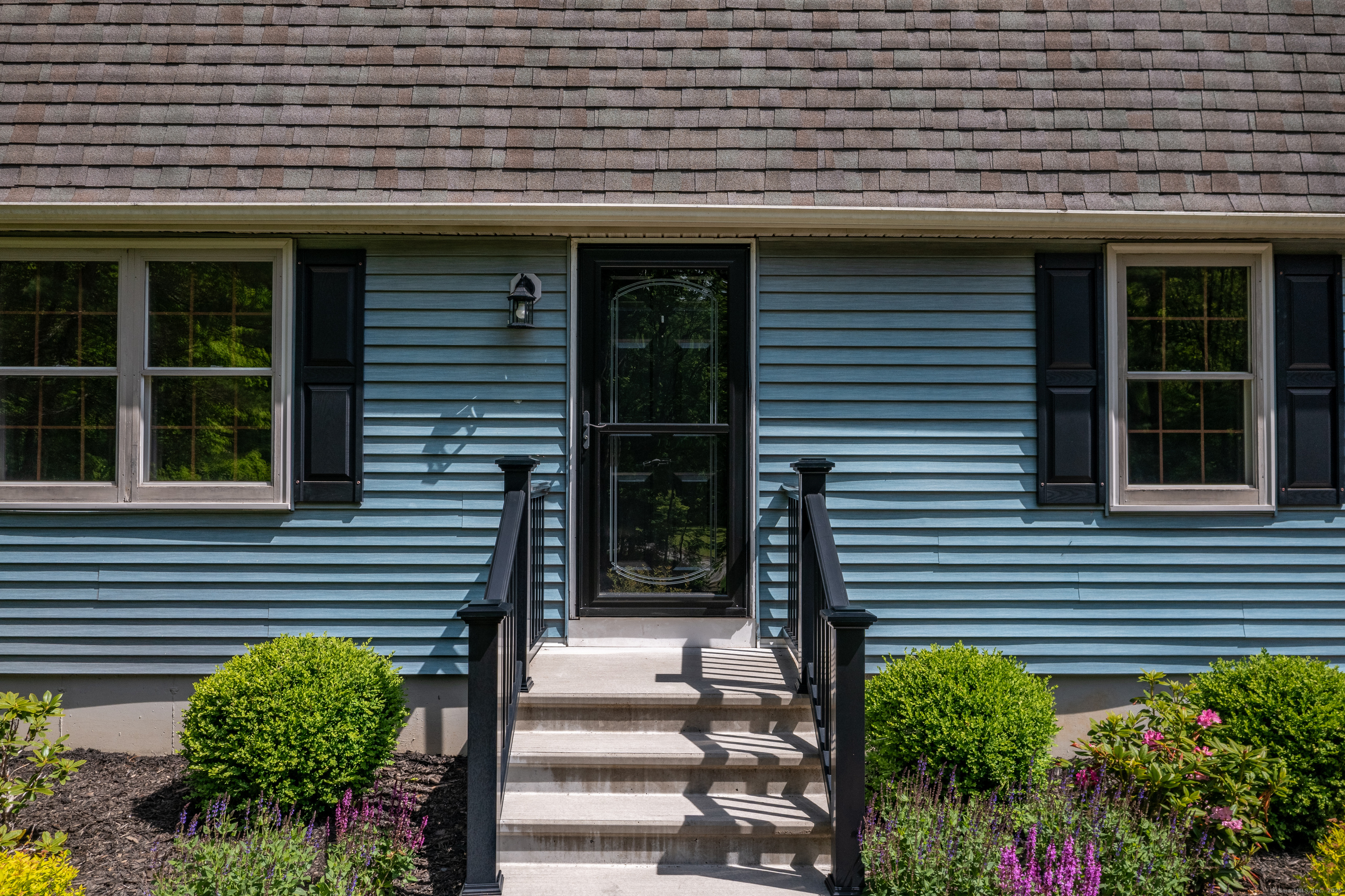 Tolland, Connecticut 06084, United States, 3 Bedrooms Bedrooms, ,3 BathroomsBathrooms,Residential,Pending,141704