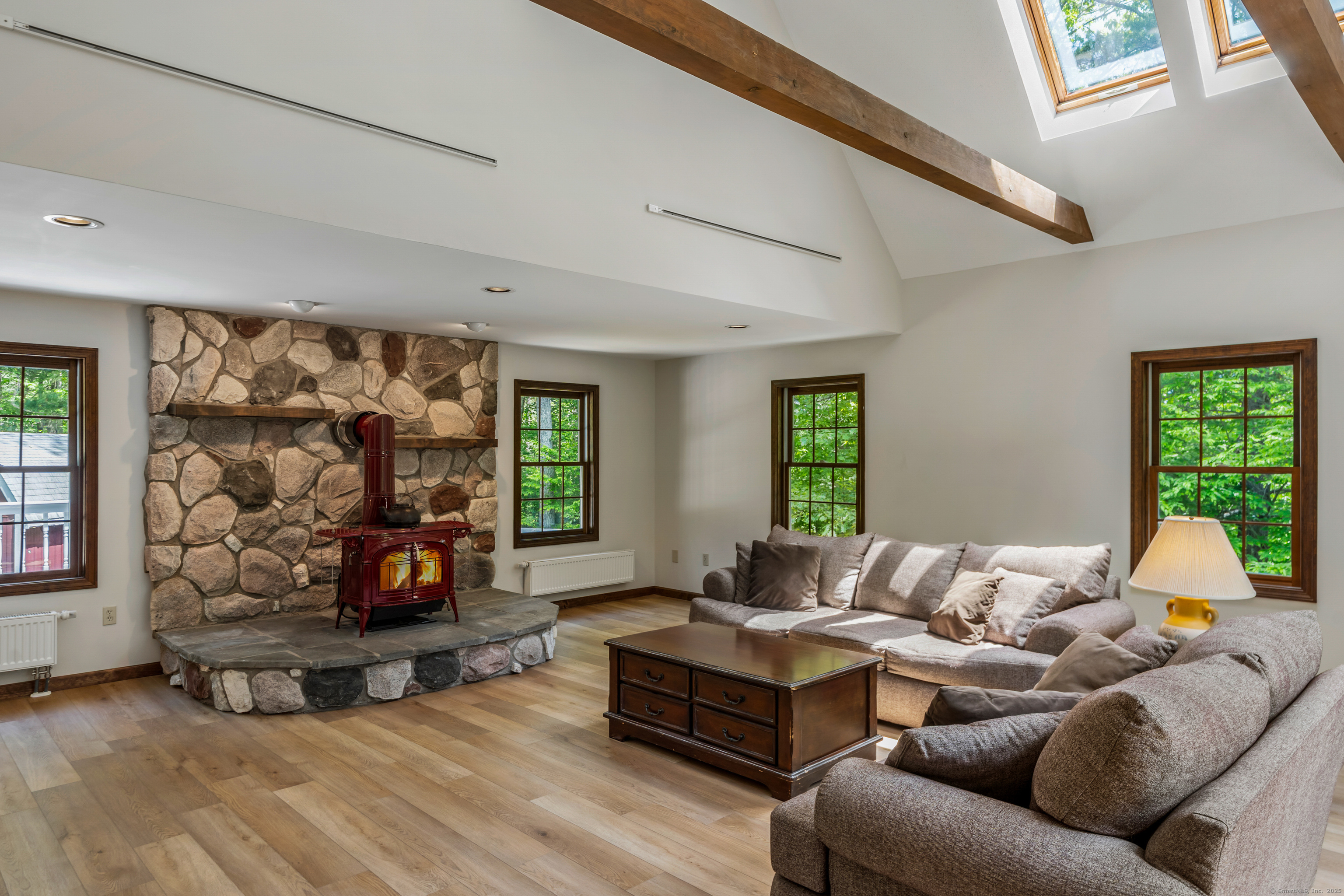 Tolland, Connecticut 06084, United States, 3 Bedrooms Bedrooms, ,3 BathroomsBathrooms,Residential,Pending,141704