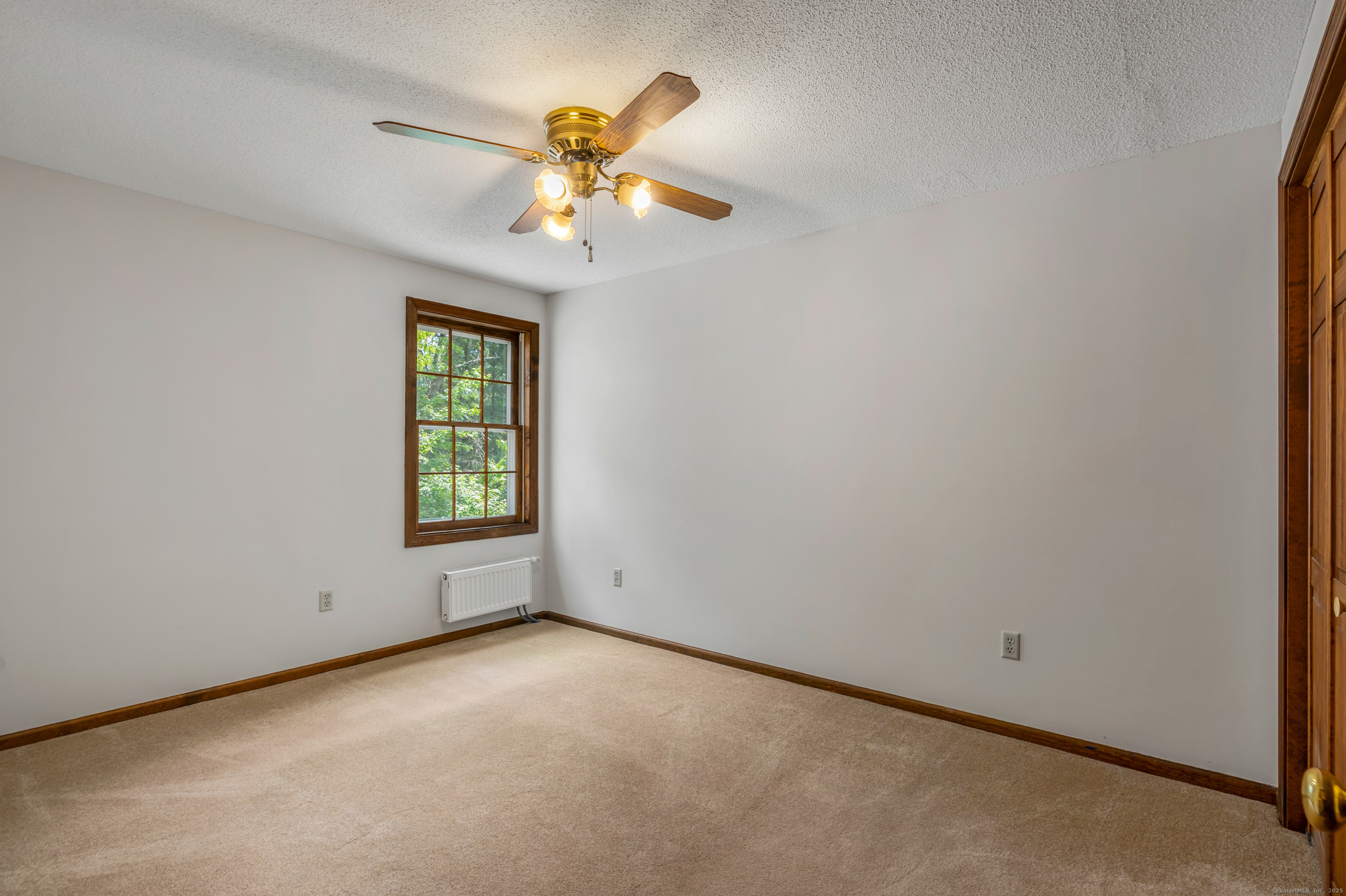 Tolland, Connecticut 06084, United States, 3 Bedrooms Bedrooms, ,3 BathroomsBathrooms,Residential,Pending,141704