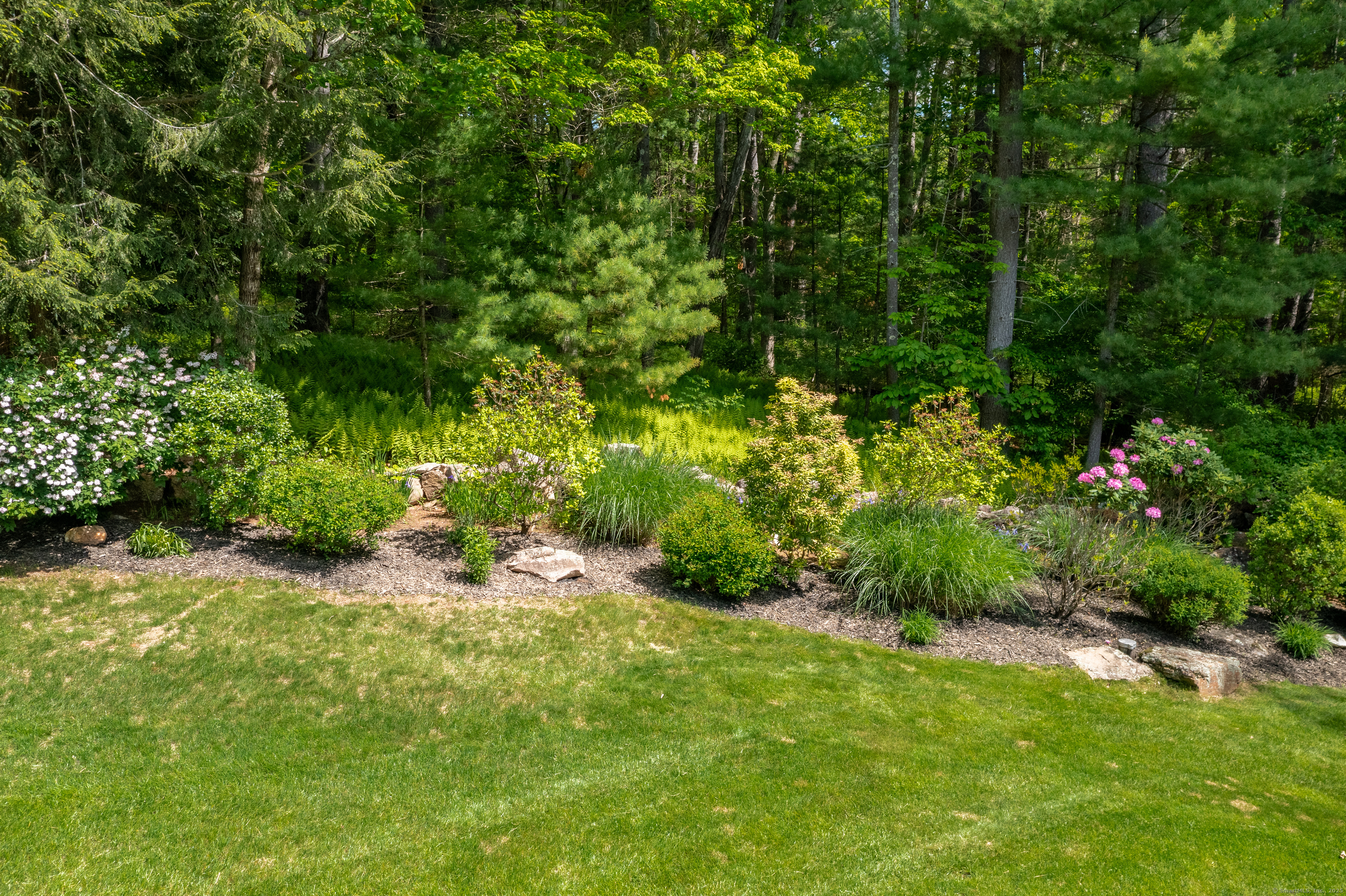 Tolland, Connecticut 06084, United States, 3 Bedrooms Bedrooms, ,3 BathroomsBathrooms,Residential,Pending,141704