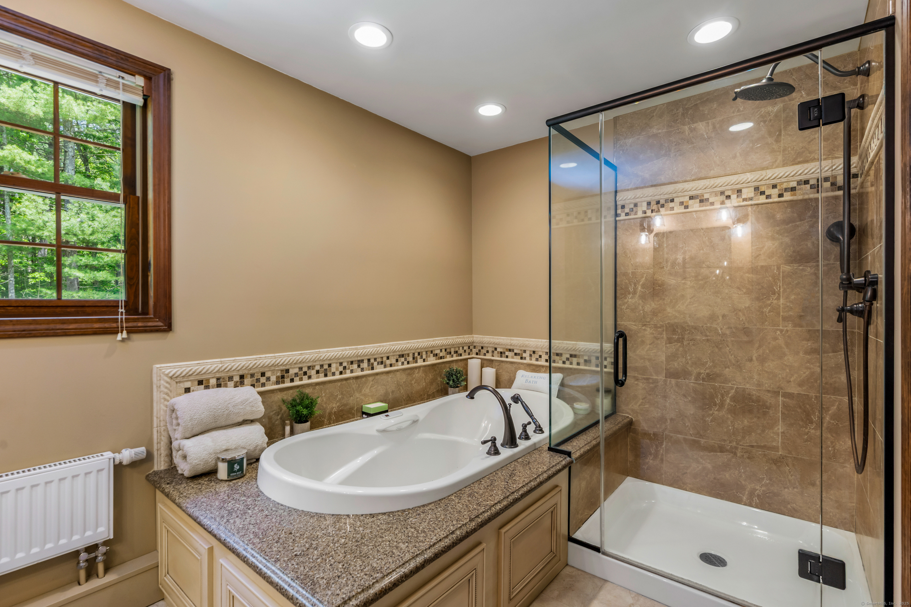 Tolland, Connecticut 06084, United States, 3 Bedrooms Bedrooms, ,3 BathroomsBathrooms,Residential,Pending,141704