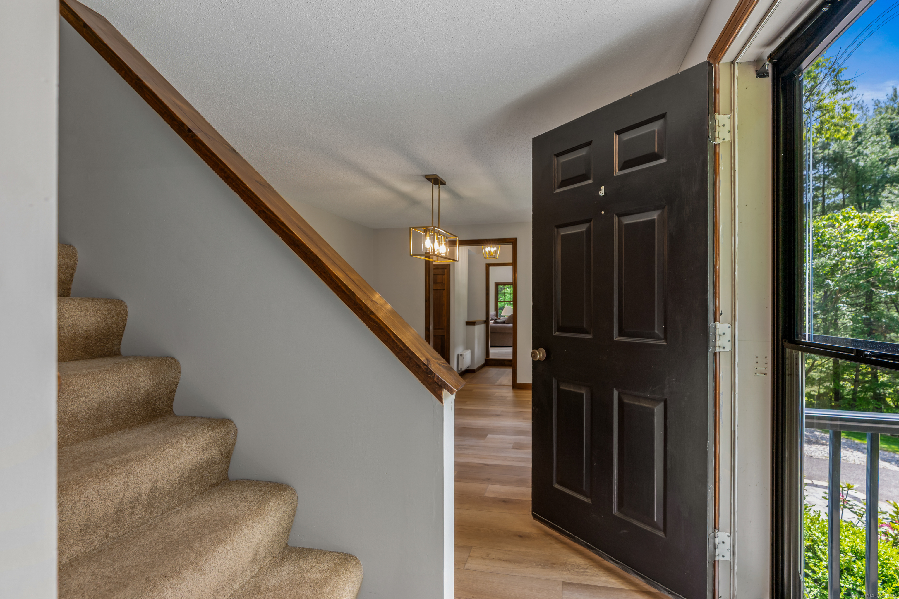 Tolland, Connecticut 06084, United States, 3 Bedrooms Bedrooms, ,3 BathroomsBathrooms,Residential,Pending,141704