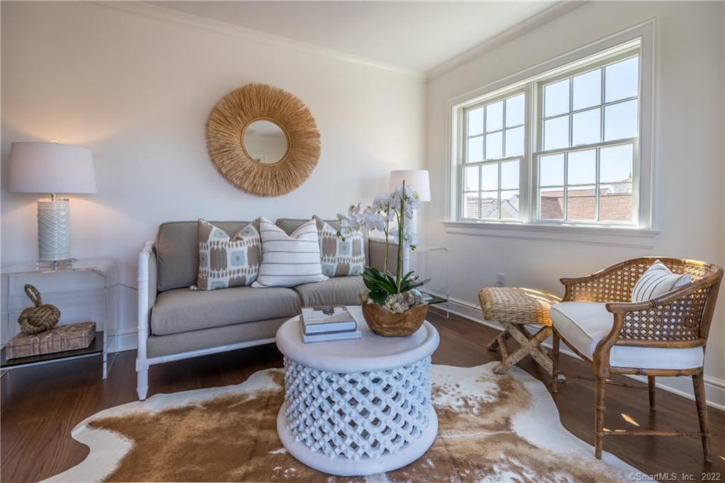 Main Street 201, Westport, Connecticut - 2 Bedrooms  
2 Bathrooms  
5 Rooms - 