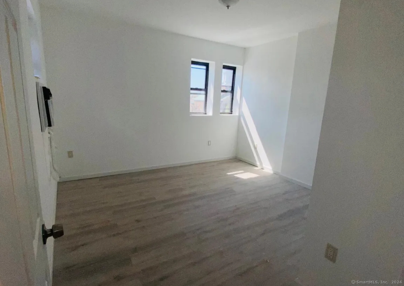 Rental Property at Fairfield Avenue, Bridgeport, Connecticut - Bathrooms: 1 
Rooms: 2  - $1,350 MO.