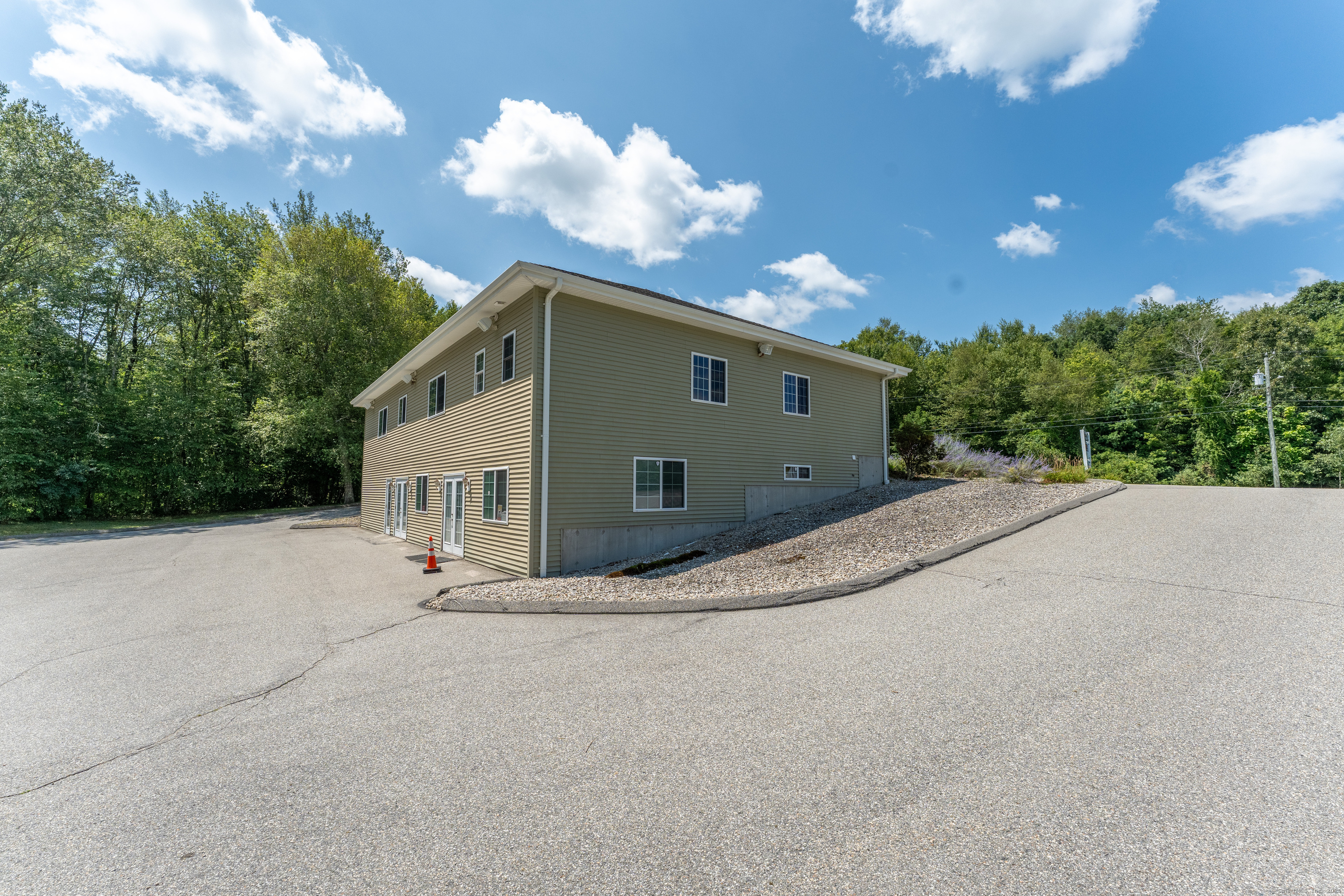 20 Knollwood Drive