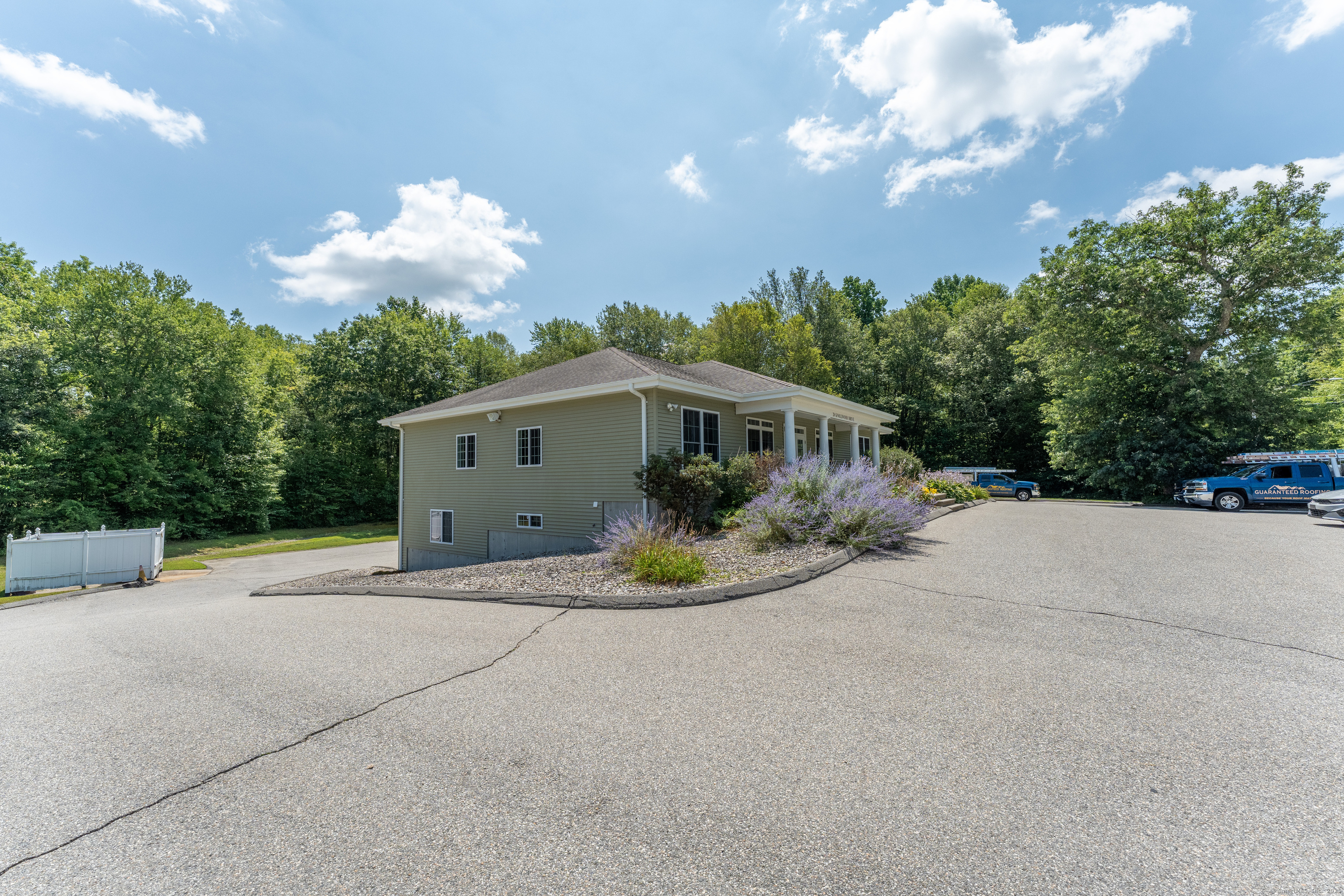 20 Knollwood Drive