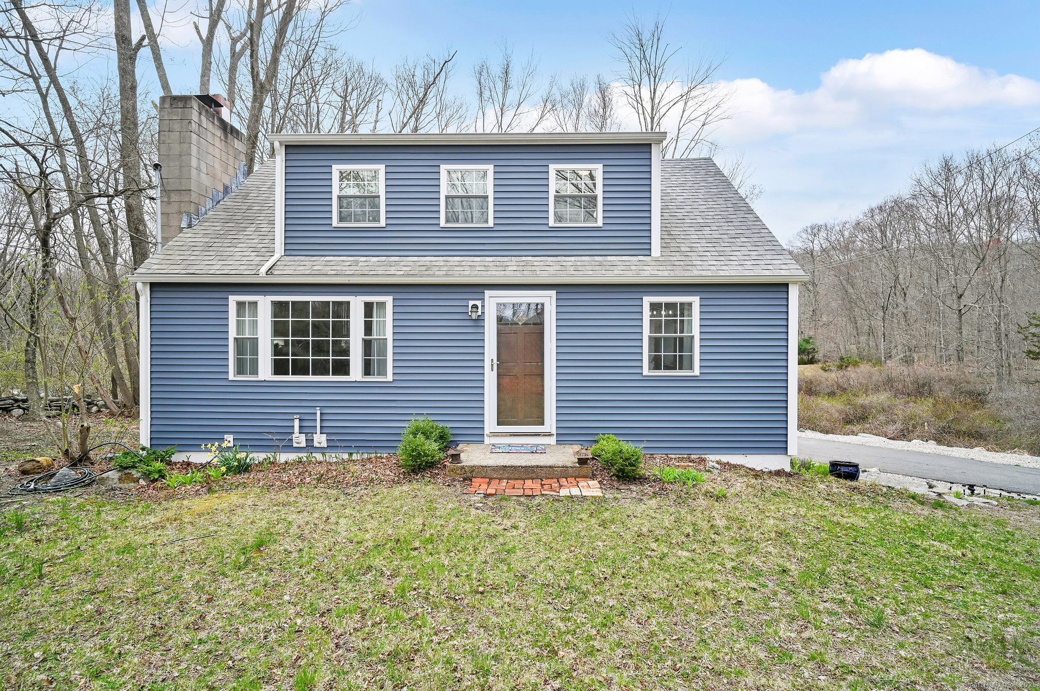 Route 87, Columbia, Connecticut - 3 Bedrooms  
2 Bathrooms  
7 Rooms - 