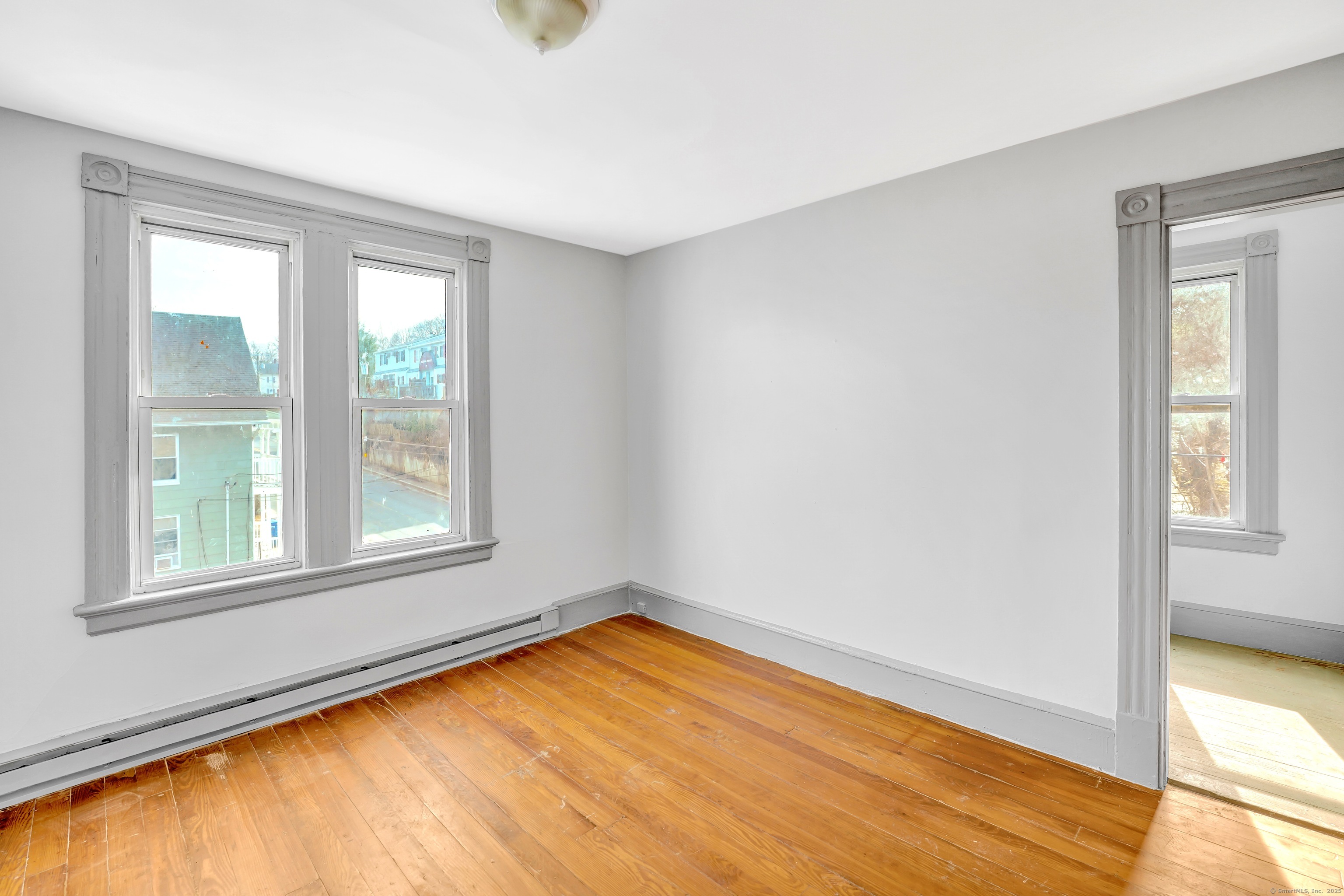 Congress Avenue 3rd Floor, Waterbury, Connecticut - 2 Bedrooms  
1 Bathrooms  
4 Rooms - 
