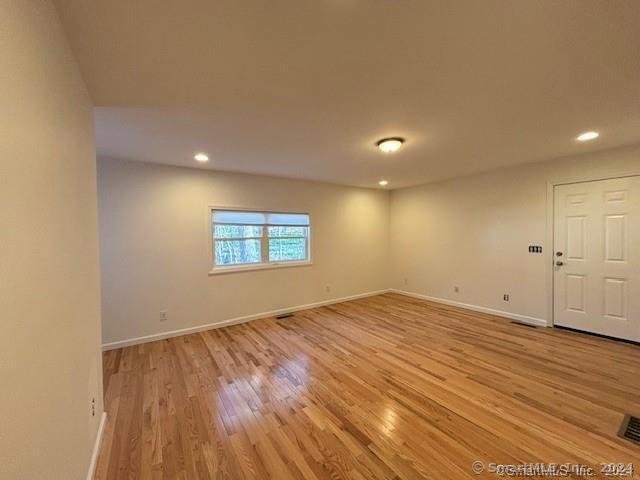 Redding, Connecticut 06896, United States, 5 Bedrooms Bedrooms, ,3 BathroomsBathrooms,Residential,Active,156482