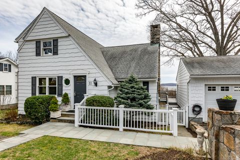 11 North Beach Drive New Fairfield CT 06812