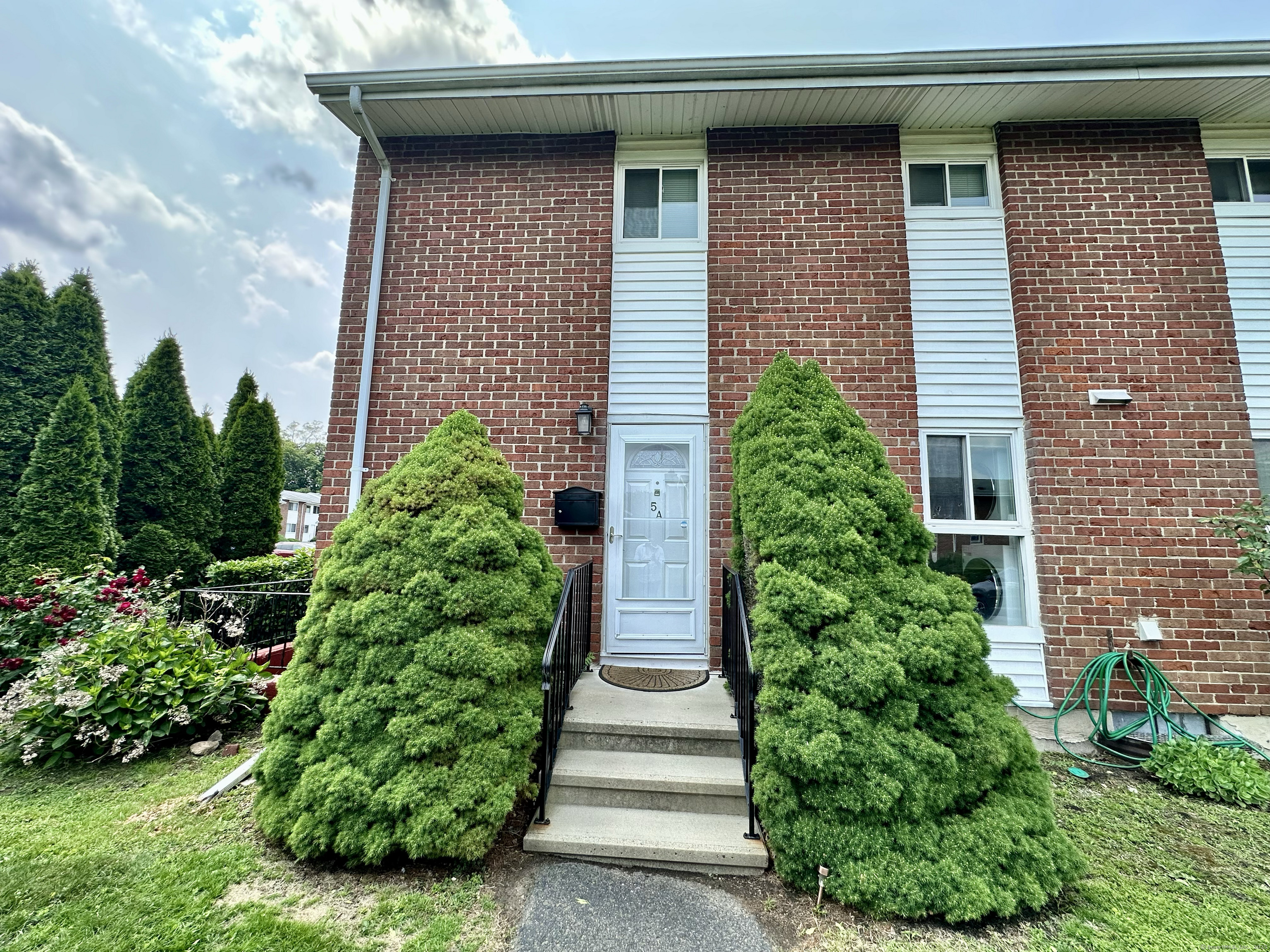 County Street Apt 5A, Norwalk, Connecticut - 2 Bedrooms  
2 Bathrooms  
4 Rooms - 