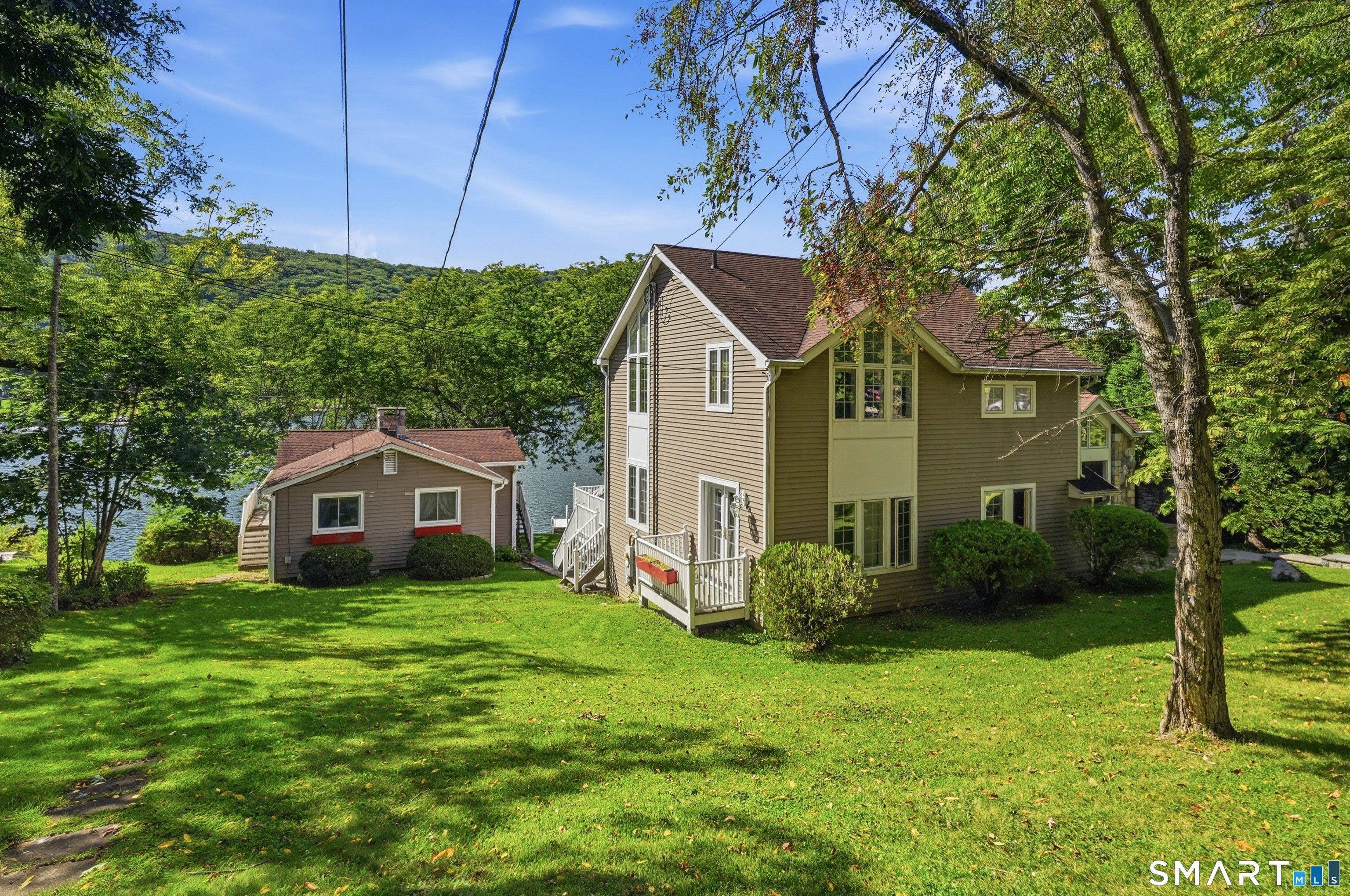 23 Lake Drive North