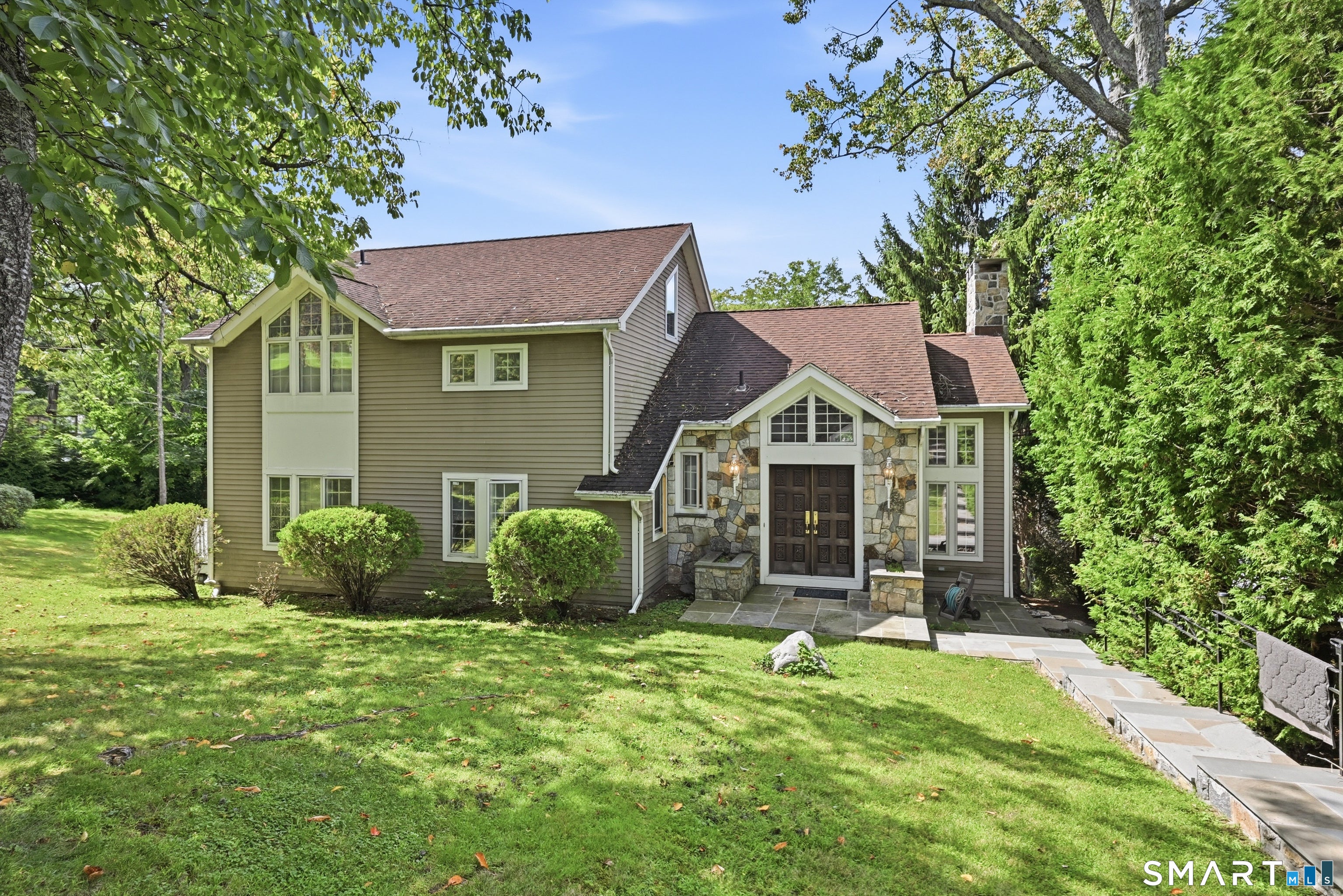 23 Lake Drive North