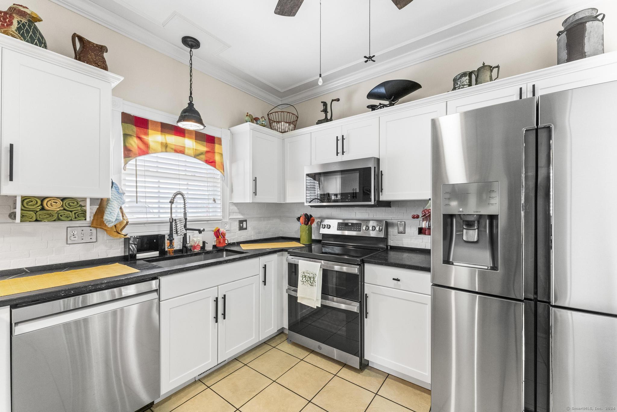 18 Mathieu Lane, East Hampton, Connecticut image 5